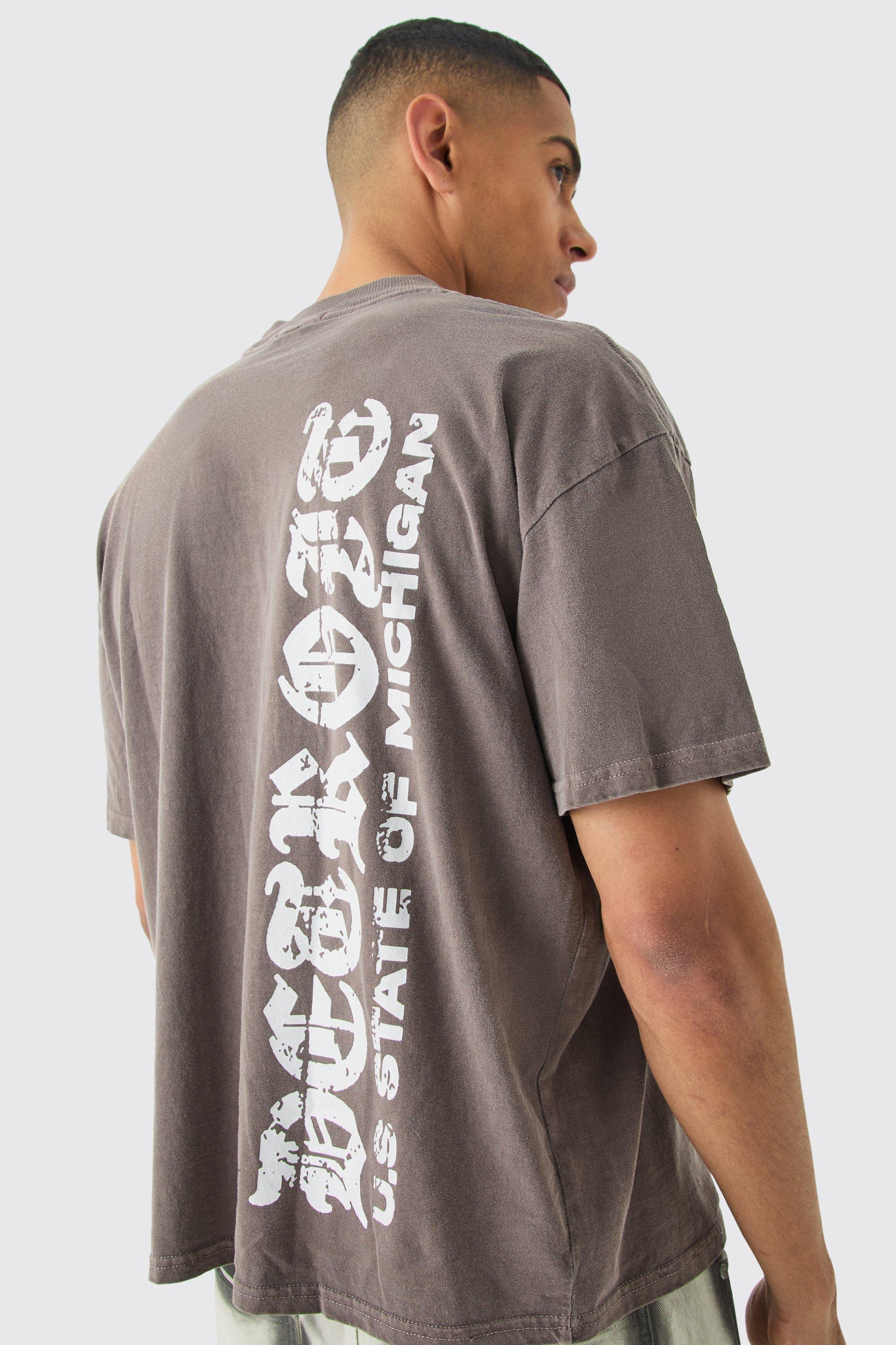 Image of T-shirt squadrata oversize slavata con testo in caratteri gotici, Brown