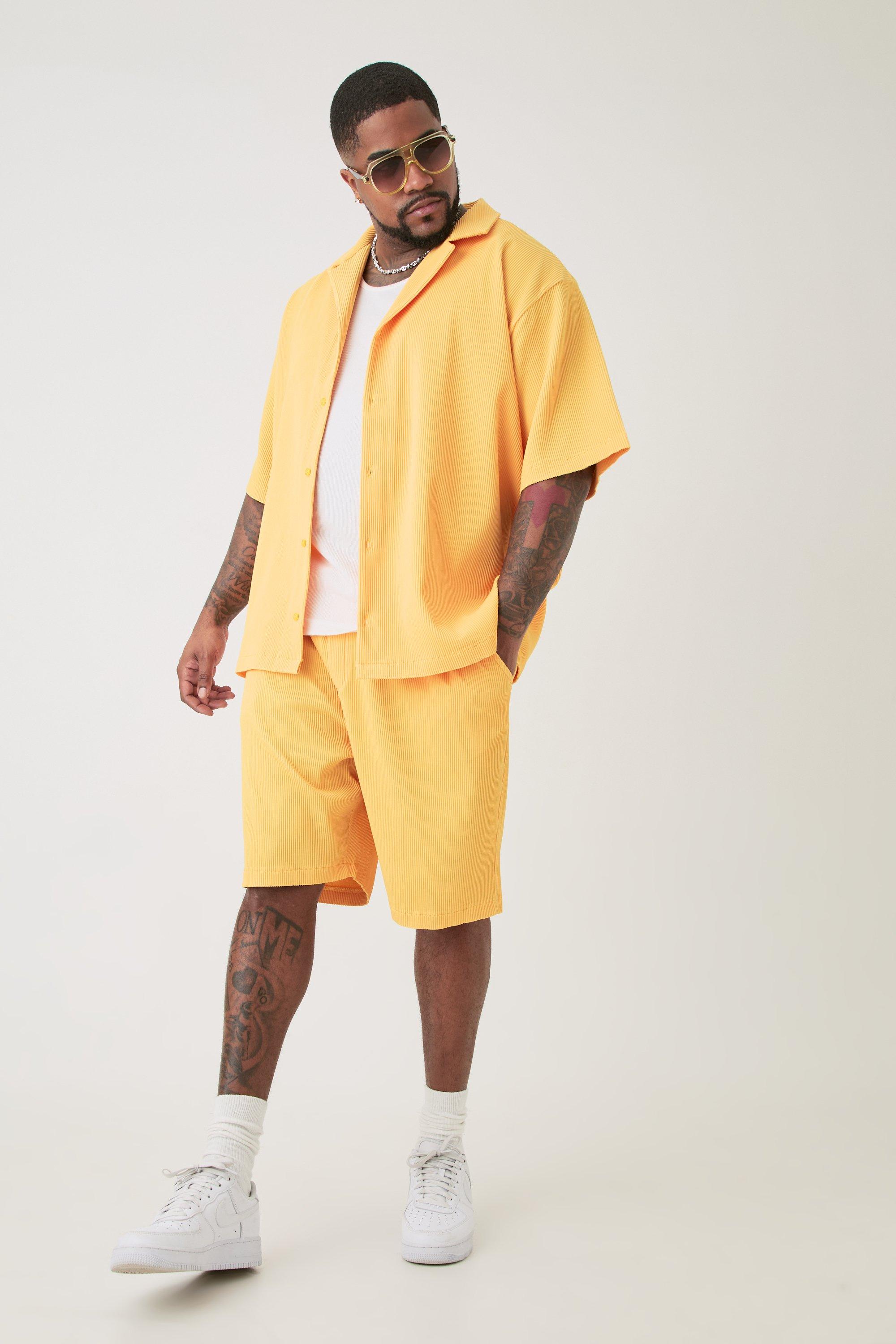 Image of Plus Drop Revere Pleated Shirt & Short Set In Yellow, Giallo