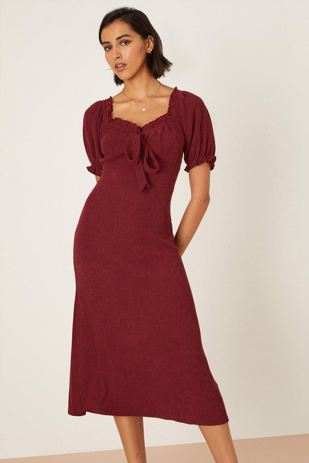 Womens Petite Textured Crinkle Ruched Midi Dress