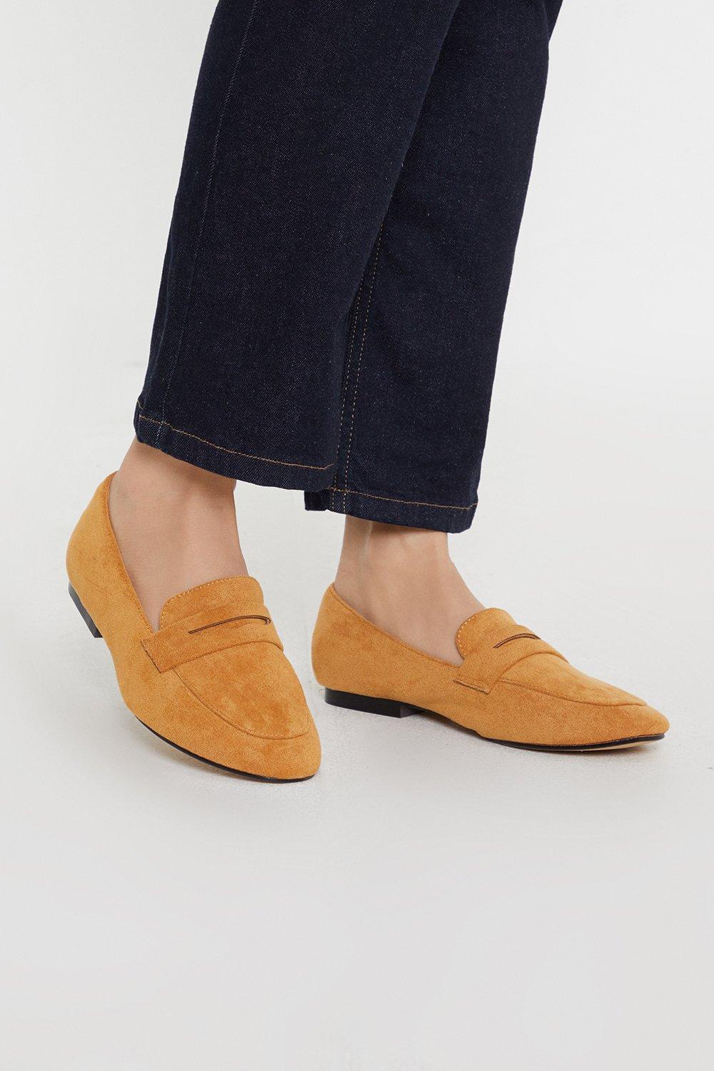Womens Leah Round Toe Penny Loafers