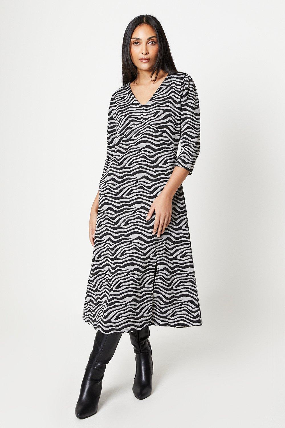 Womens Petite Zebra Print Jacquard Midi Dress