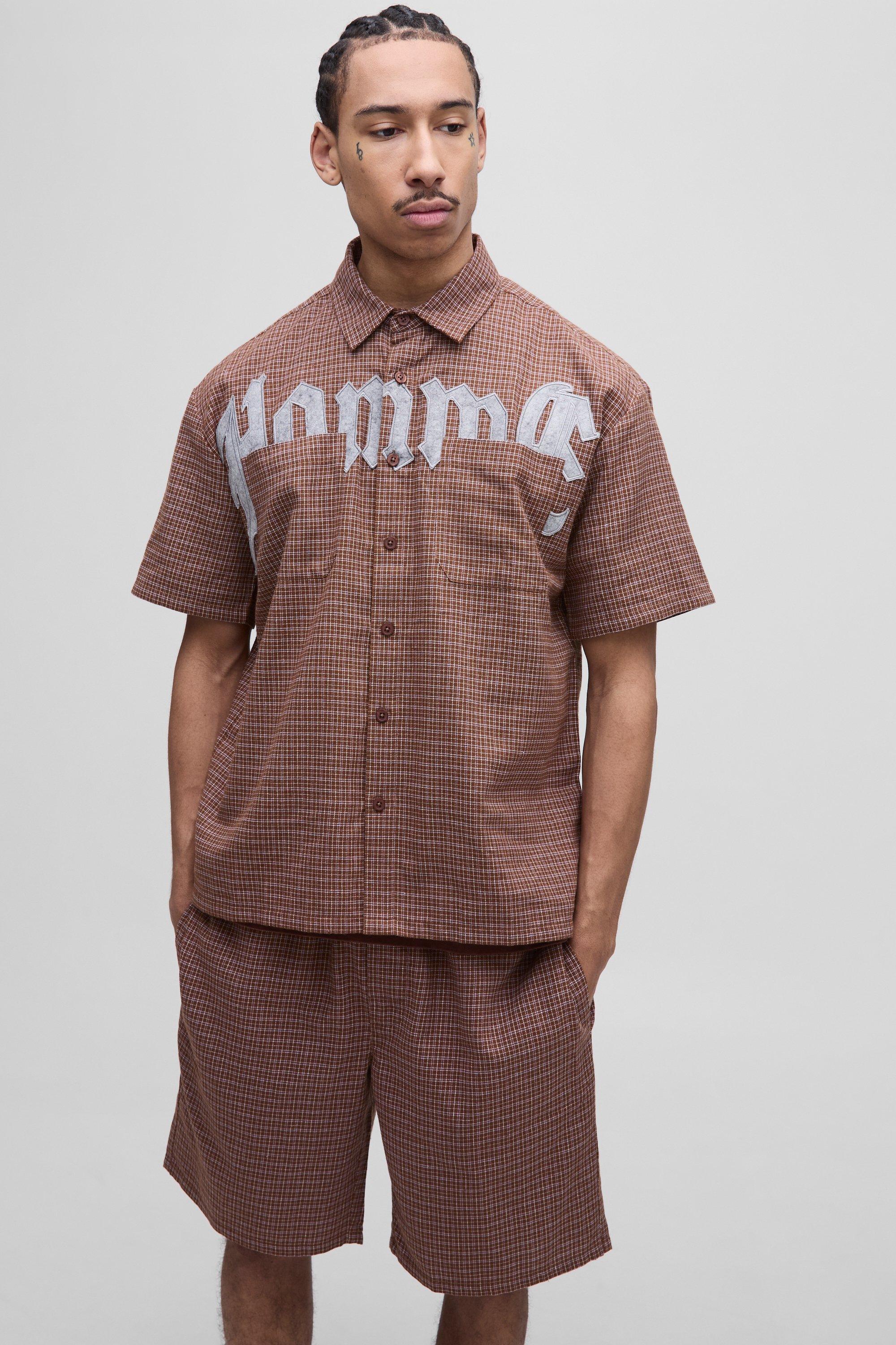 Set camicia oversize a quadri con applique Homme a mezza manica & pantaloncini, Brown