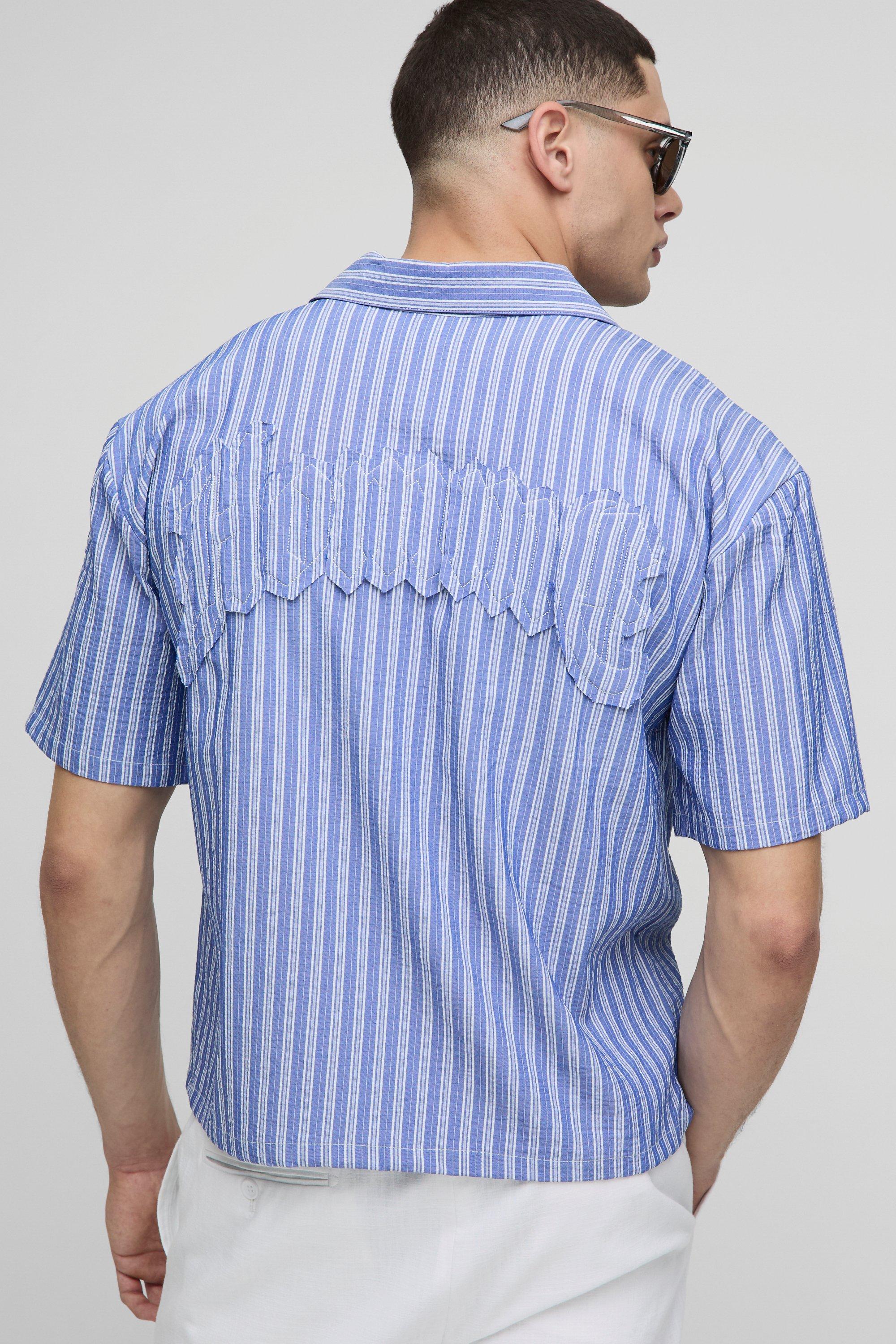 Camicia squadrata oversize a righe Homme con applique in 3D, Azzurro