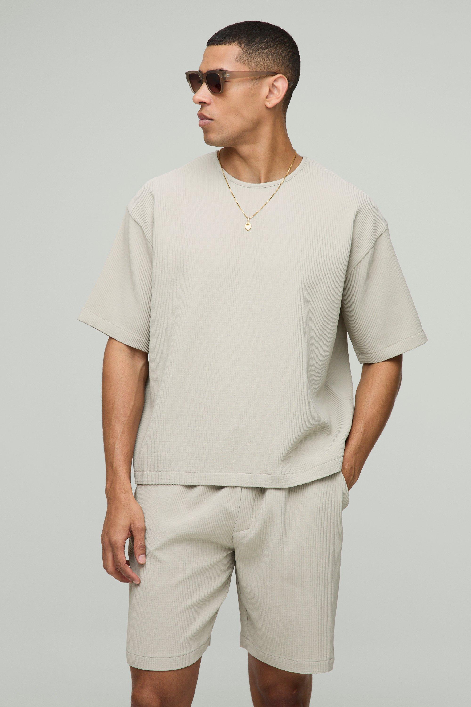 Image of Set T-shirt squadrata oversize con pieghe & pantaloncini medi rilassati, Beige