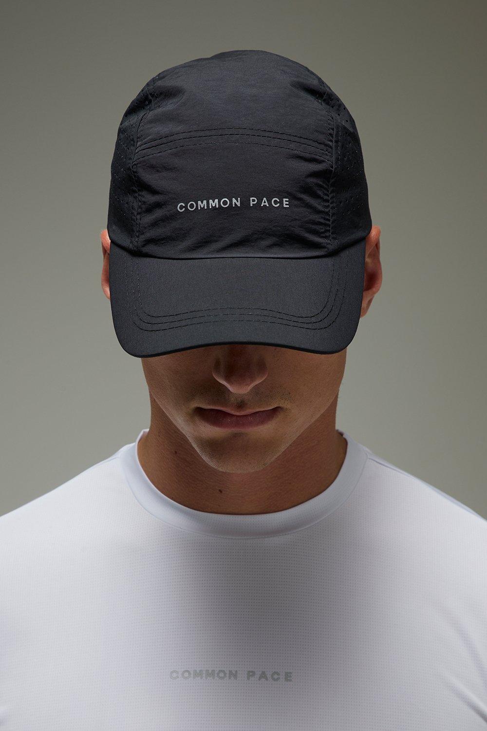 Image of Common Pace Perforated Running Cap, Nero