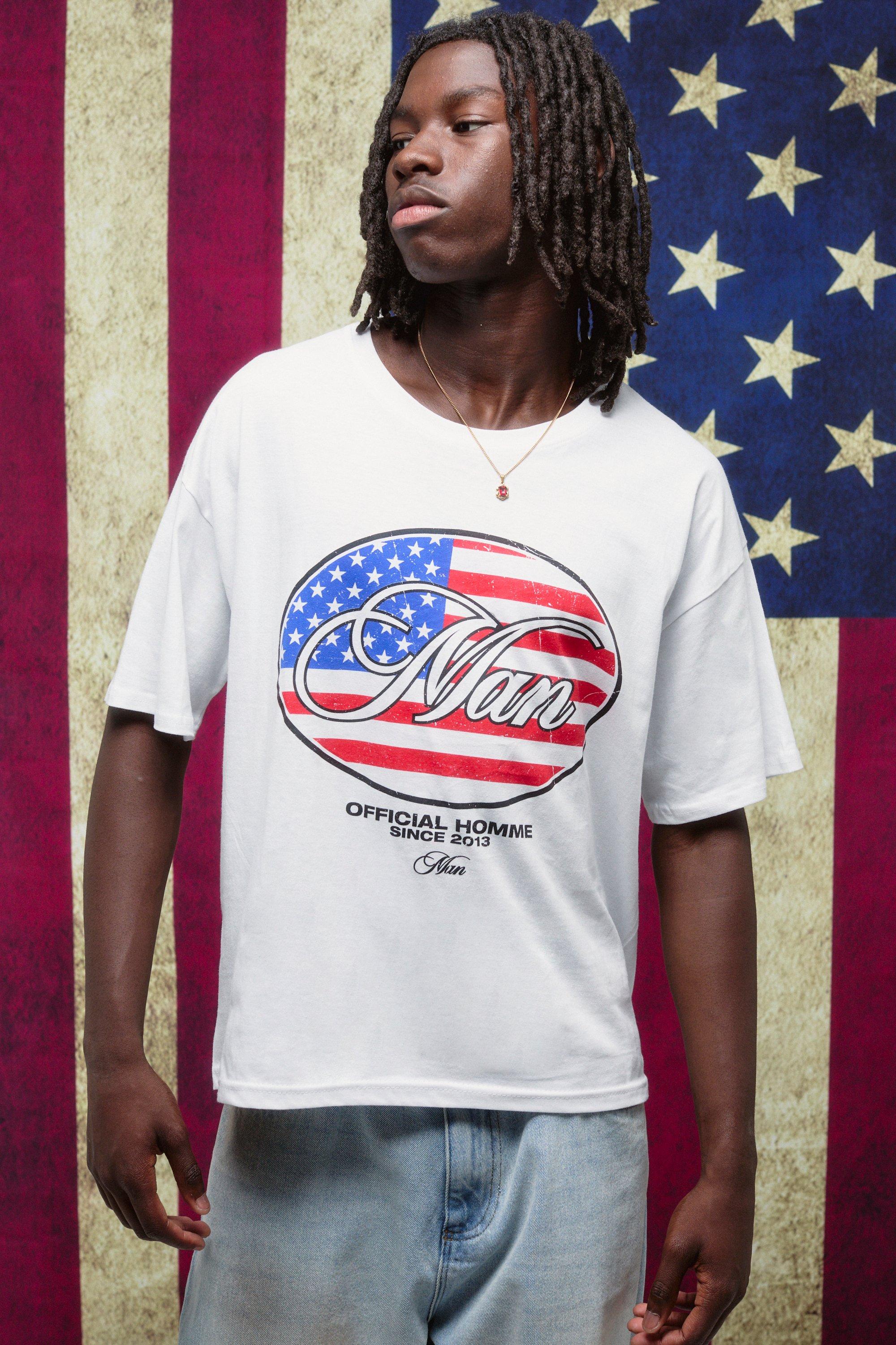 Image of T-shirt squadrata oversize Man bianca con stampa della bandiera degli Stati Uniti, Bianco