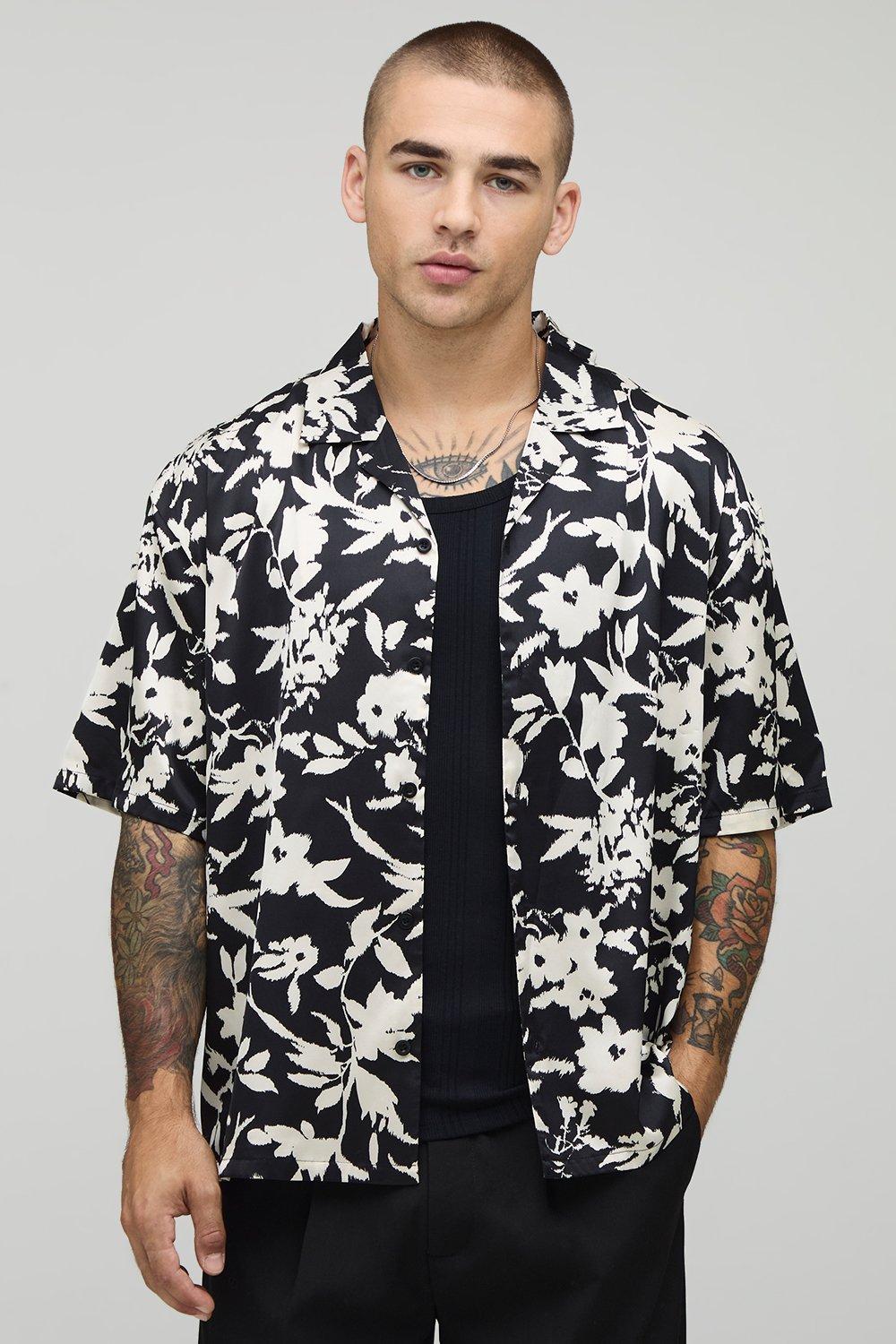 Image of Floral Mono Print Short Sleeve Oversized Shirt, Nero