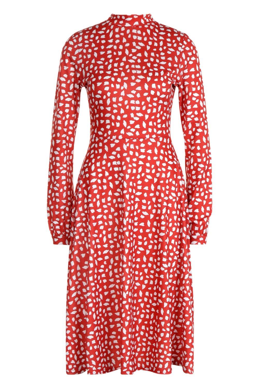 https://i1.adis.ws/i/boohooamplience/dzz10342_red_xl_2/red-high-neck-long-sleeve-dalmatian-print-midi-dress?$product_image_main$