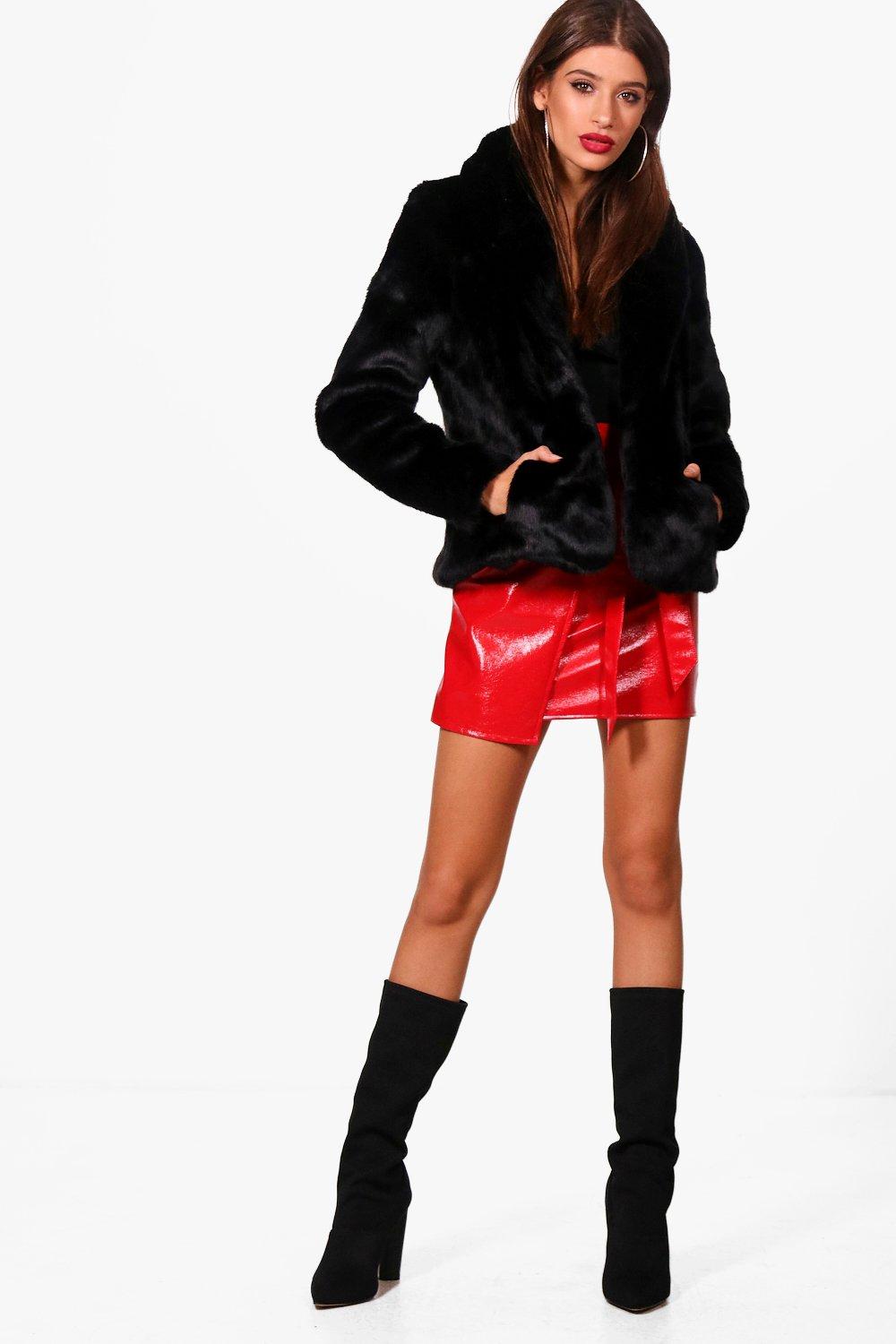 black shawl with fur collar