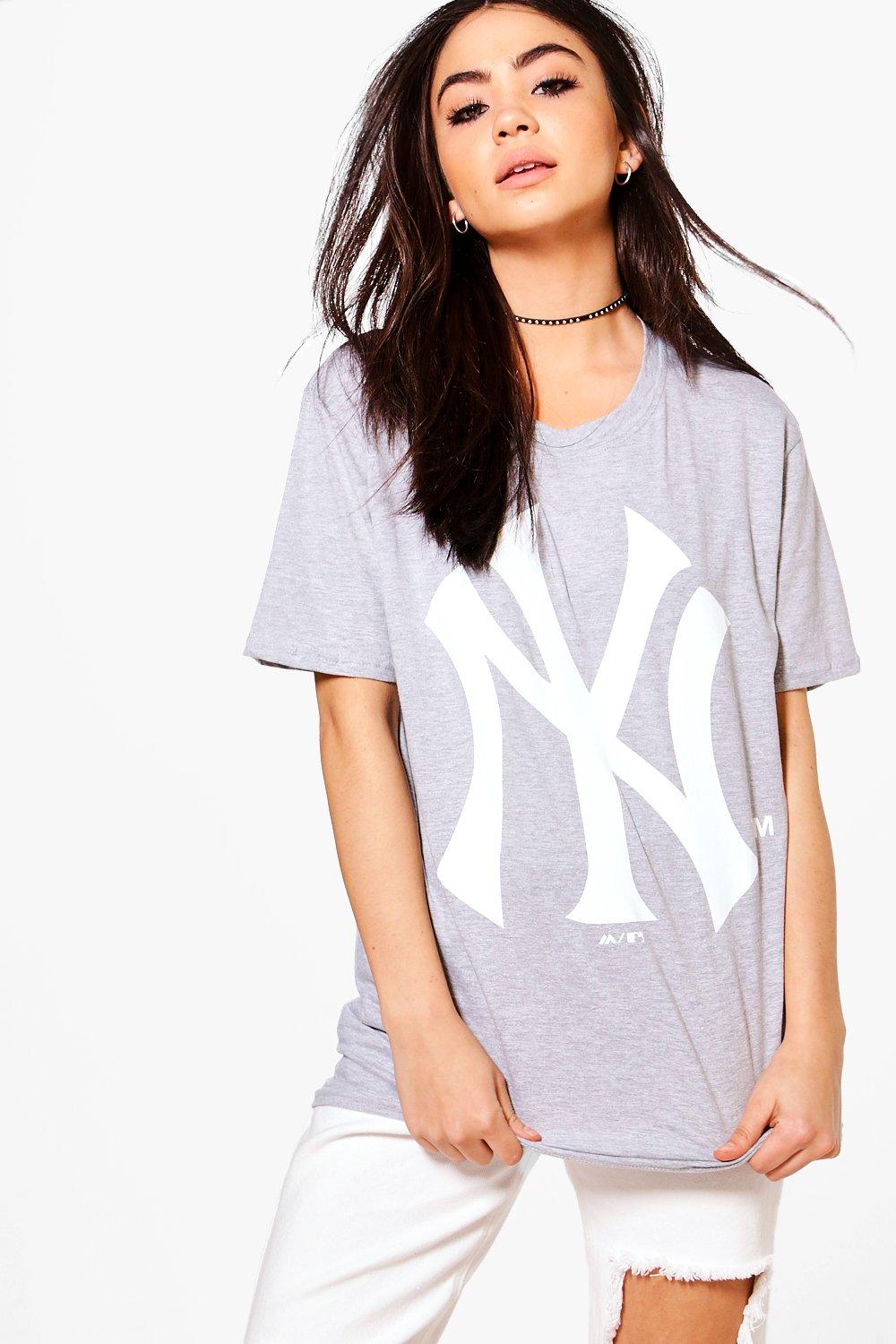 female yankees shirt