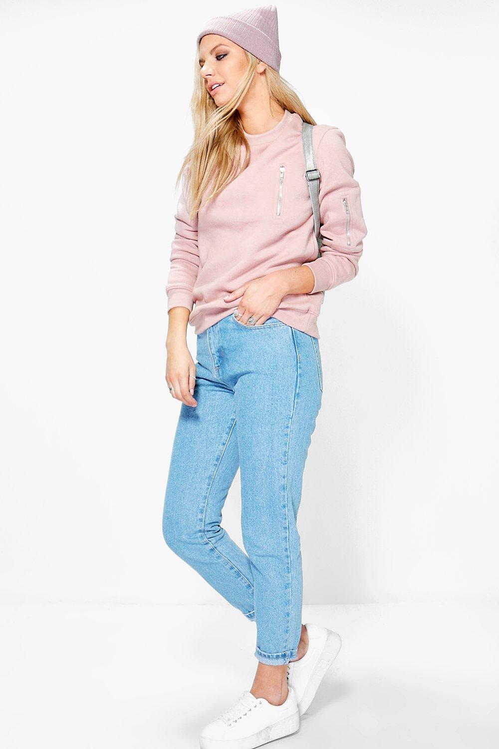 boyfriend jeans and hoodie