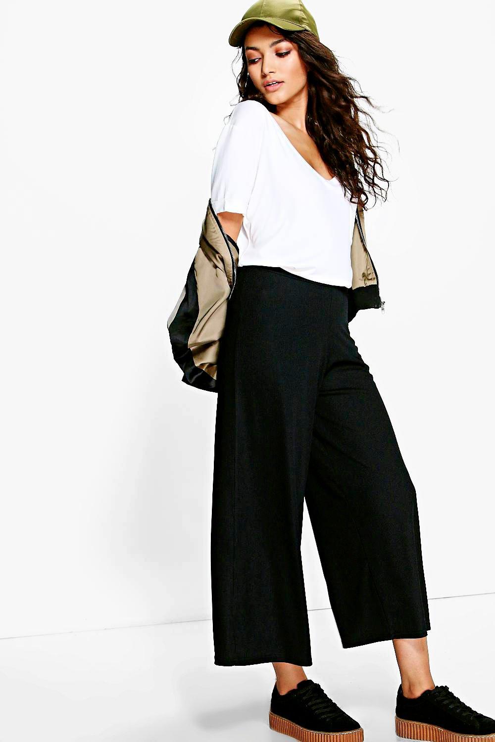 wide cropped trousers