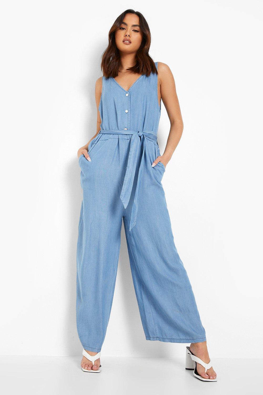 Boohoo Denim Jumpsuit Met Ceintuur, Light Wash