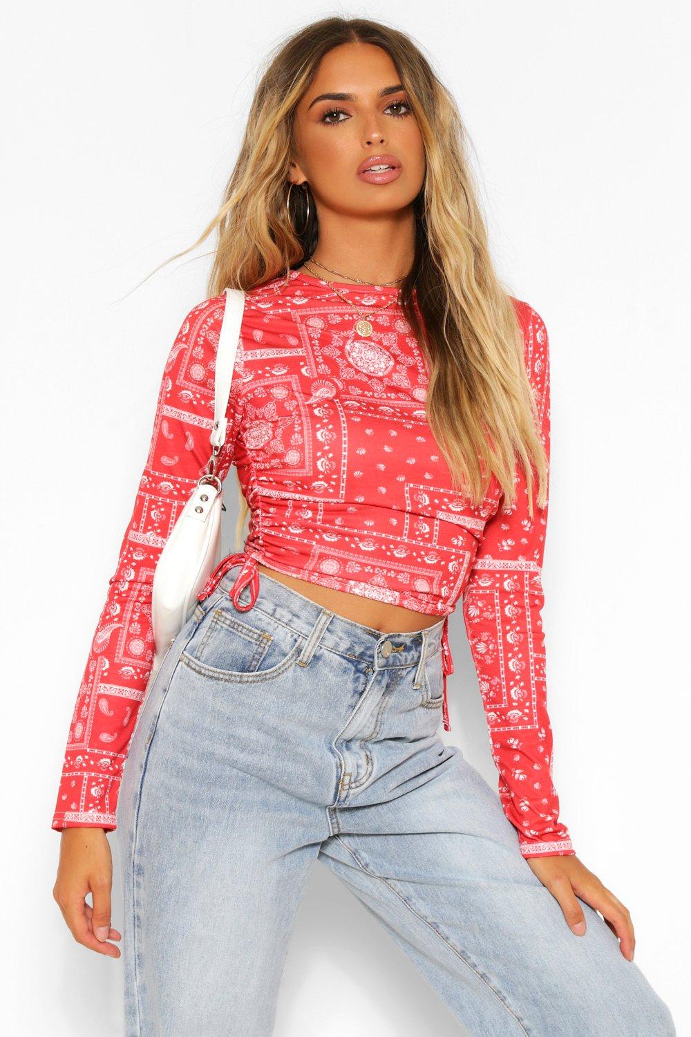 Boohoo Bandana Crop Top Met Ruches En Lange Mouwen, Rood