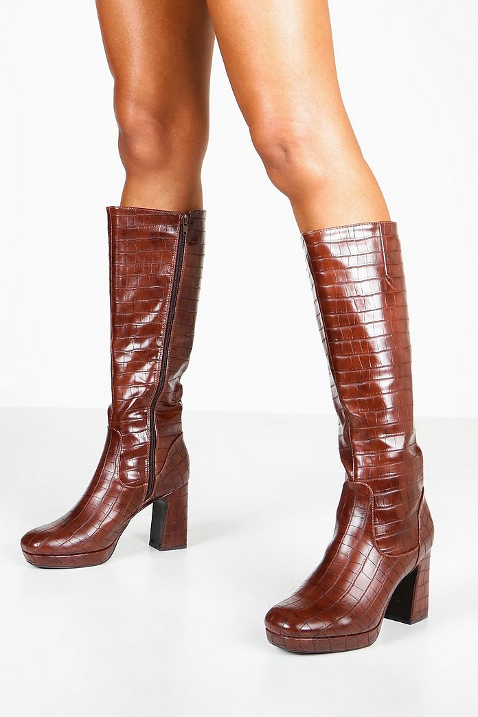 Kniehohe Stiefel mit Blockabsatz in Kroko Design | Boohoo Kniehohe Stiefel mit Blockabsatz in Kroko Design | Boohoo