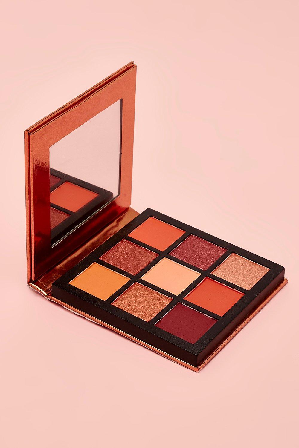 

Палитра теней для глаз нюдовые Boohoo 9 Pan Nude Eye Shadow Palette