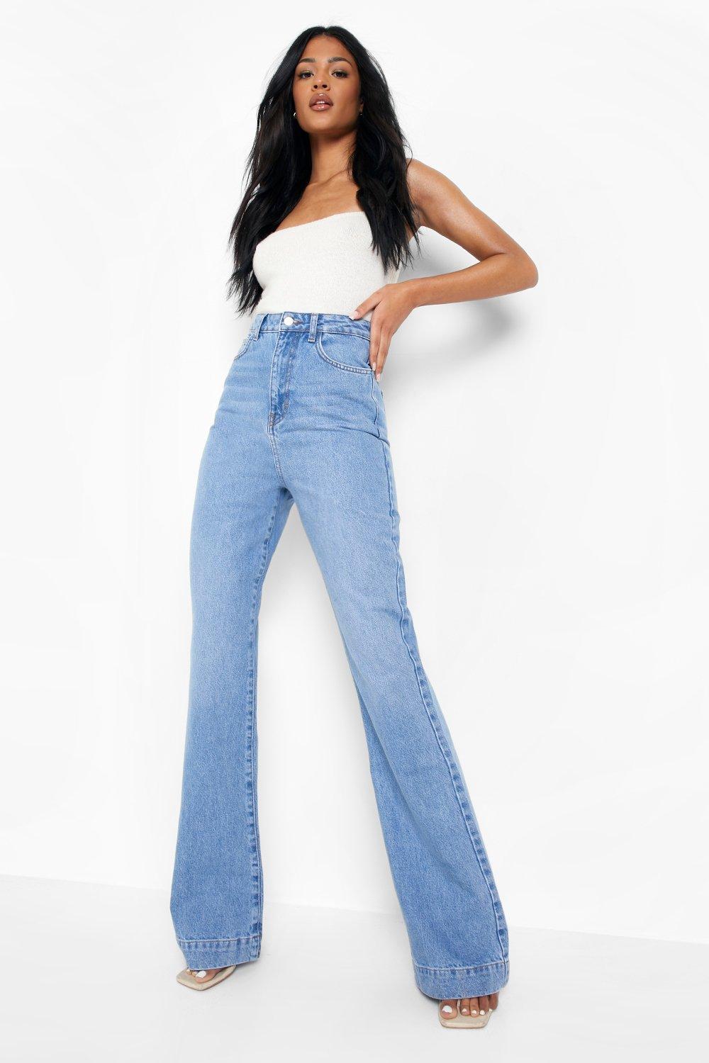 Boohoo Tall High Rise Jeans Met Wijd Uitlopende Pijpen, Mid Blue