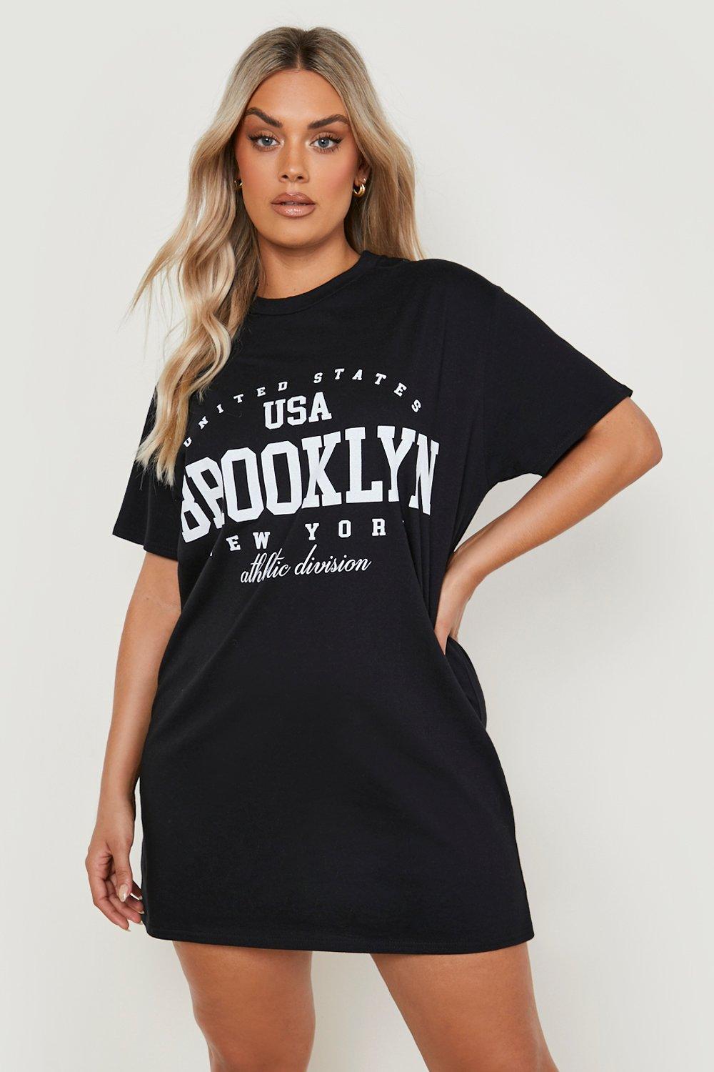 Image of Vestito T-shirt Plus Size oversize con slogan Brooklyn, Nero