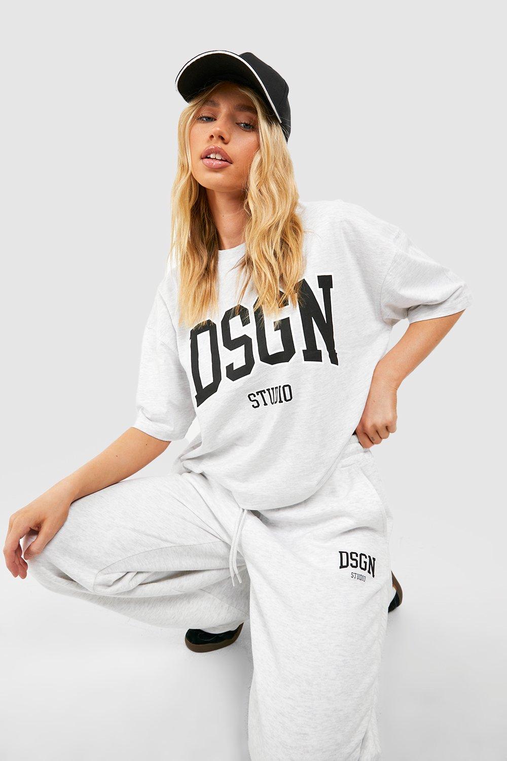 Image of Set T-shirt & pantaloni tuta con slogan Dsgn Studio Collegiate, Grigio