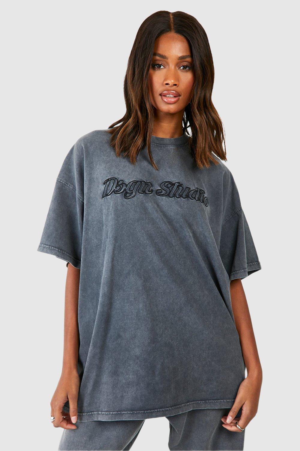 Image of T-shirt oversize in lavaggio acido con ricamo Dsgn Studio in rilievo, Grigio