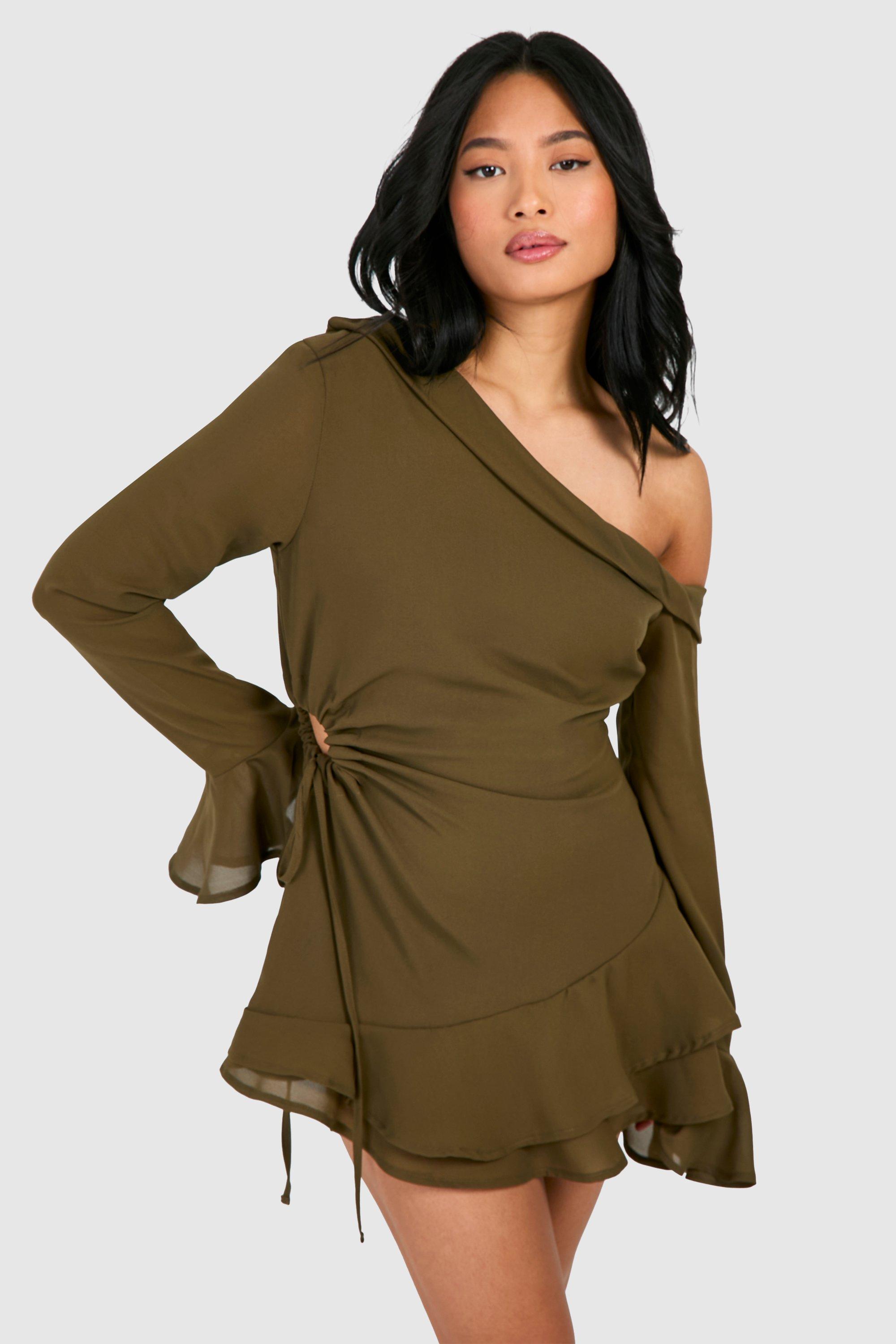 Boohoo Petite Chiffon Mini Jurk Met Uitgesneden Hals En Lange Mouwen, Olive