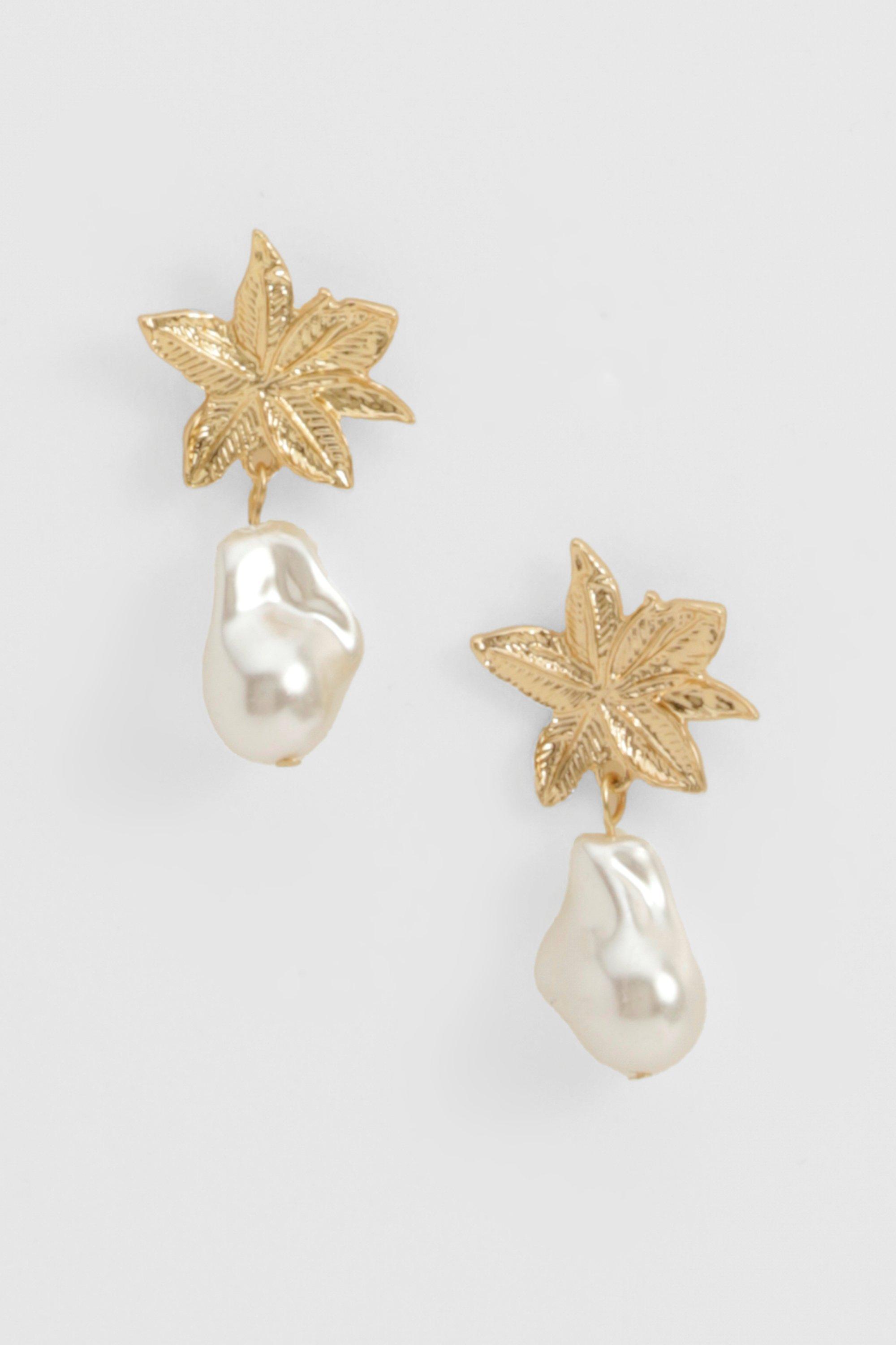 Image of Floral Detail Pearl Drop Earrings, Bianco