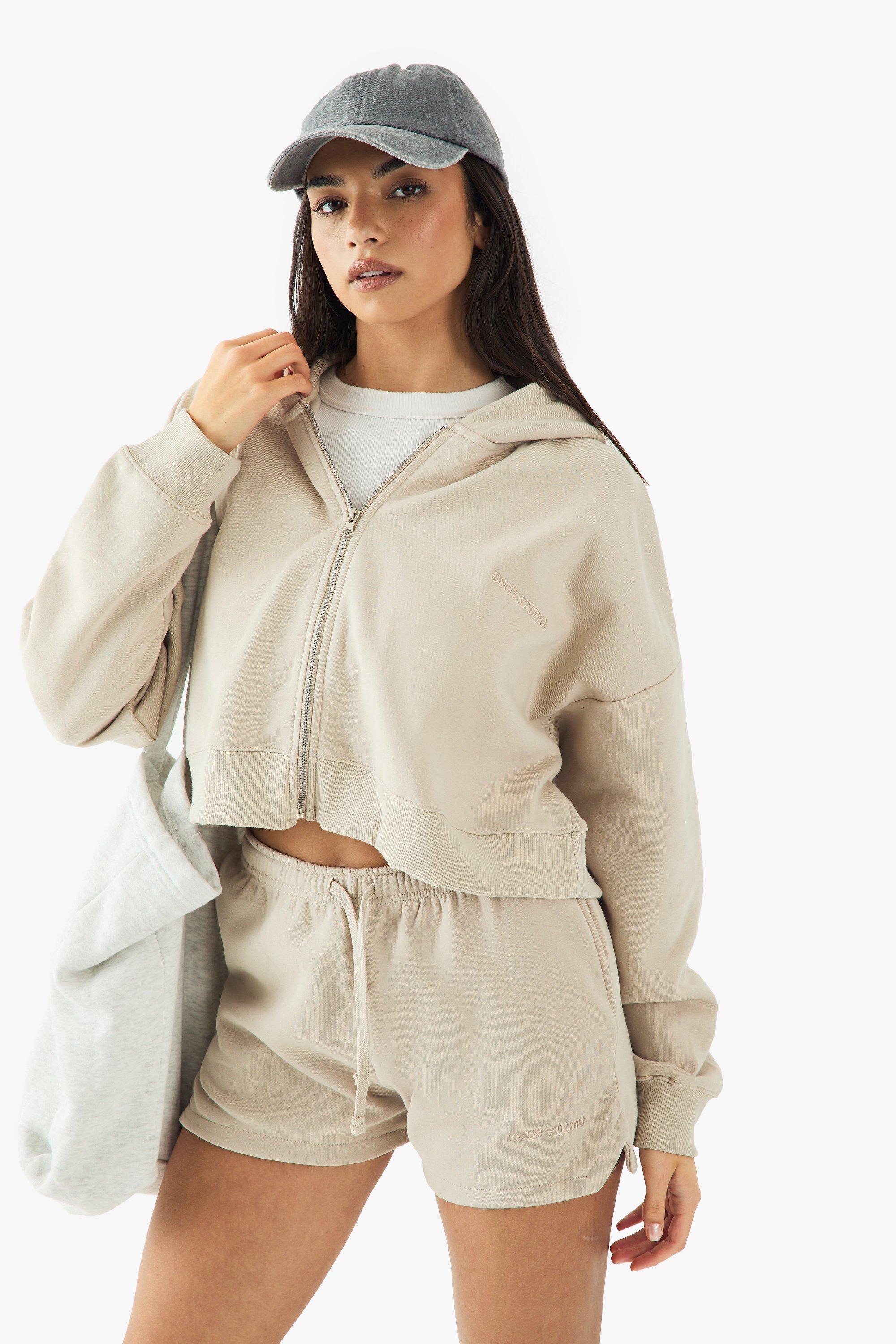 Image of Felpa corta squadrata con ricamo Dsgn Studio, zip e cappuccio, Beige