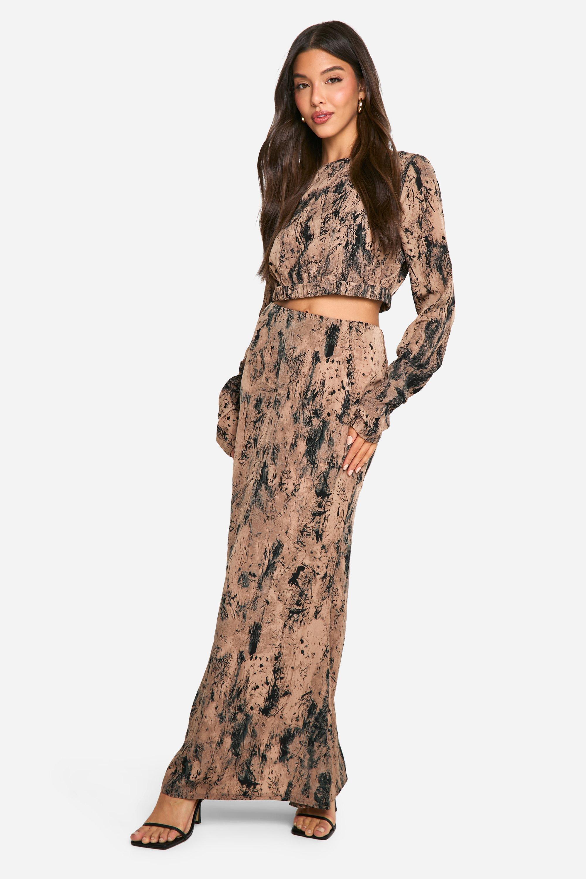 Boohoo Geweven Monochrome Tie Dye Flared Maxi Rok, Taupe