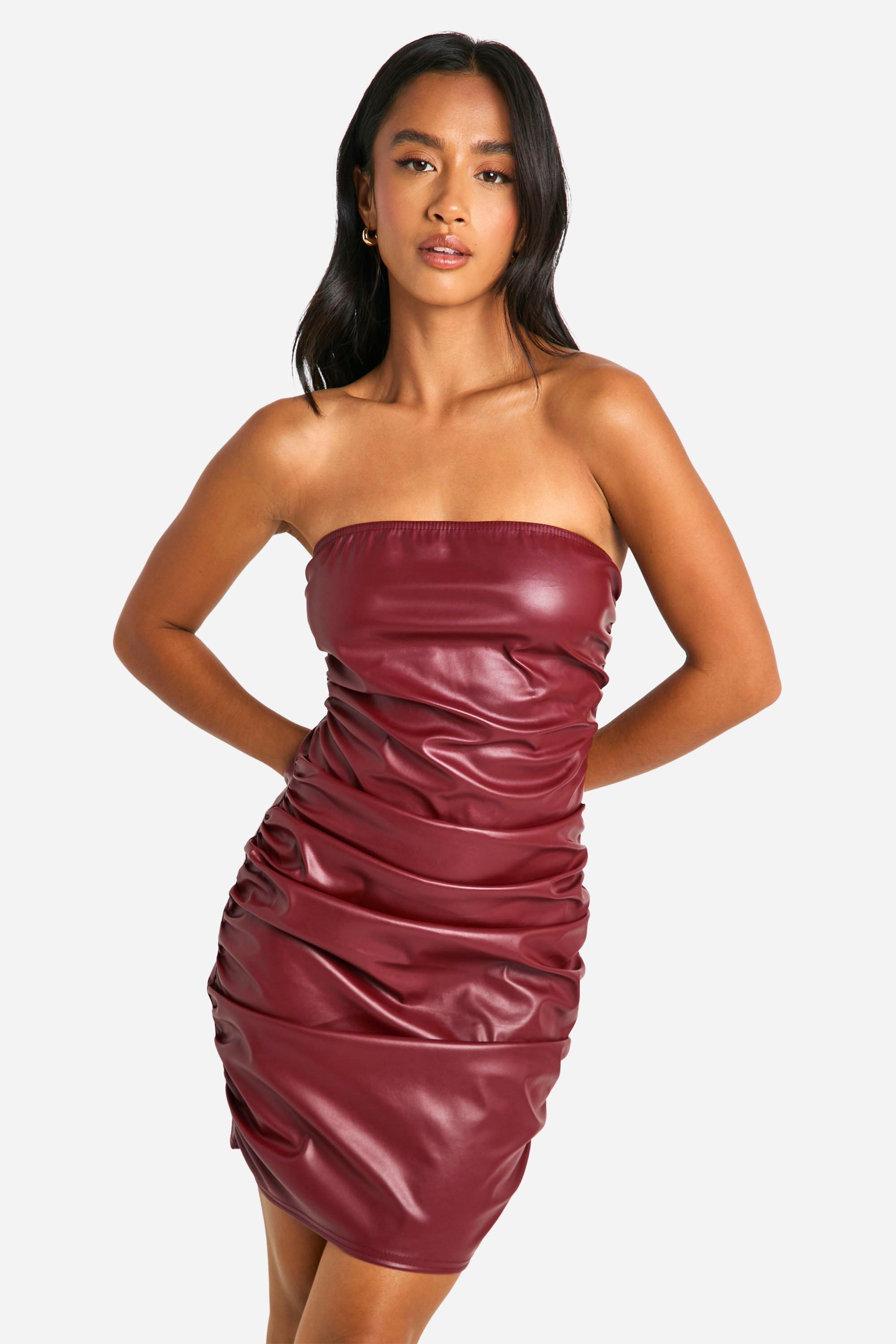 Boohoo Petite Geplooide Strapless Pu Mini Jurk, Burgundy