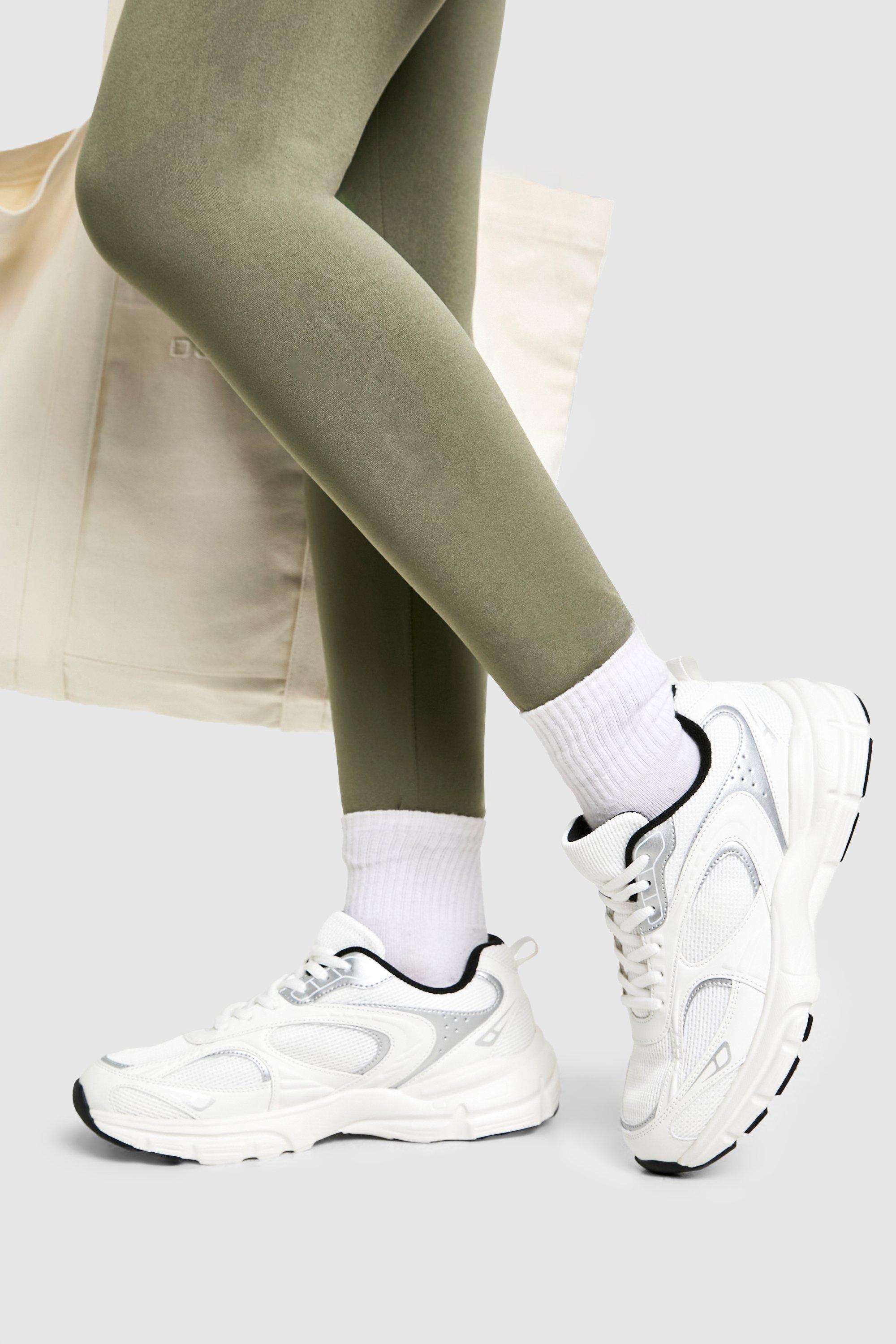 Image of Scarpe da ginnastica spesse con pannelli sportivi, Bianco