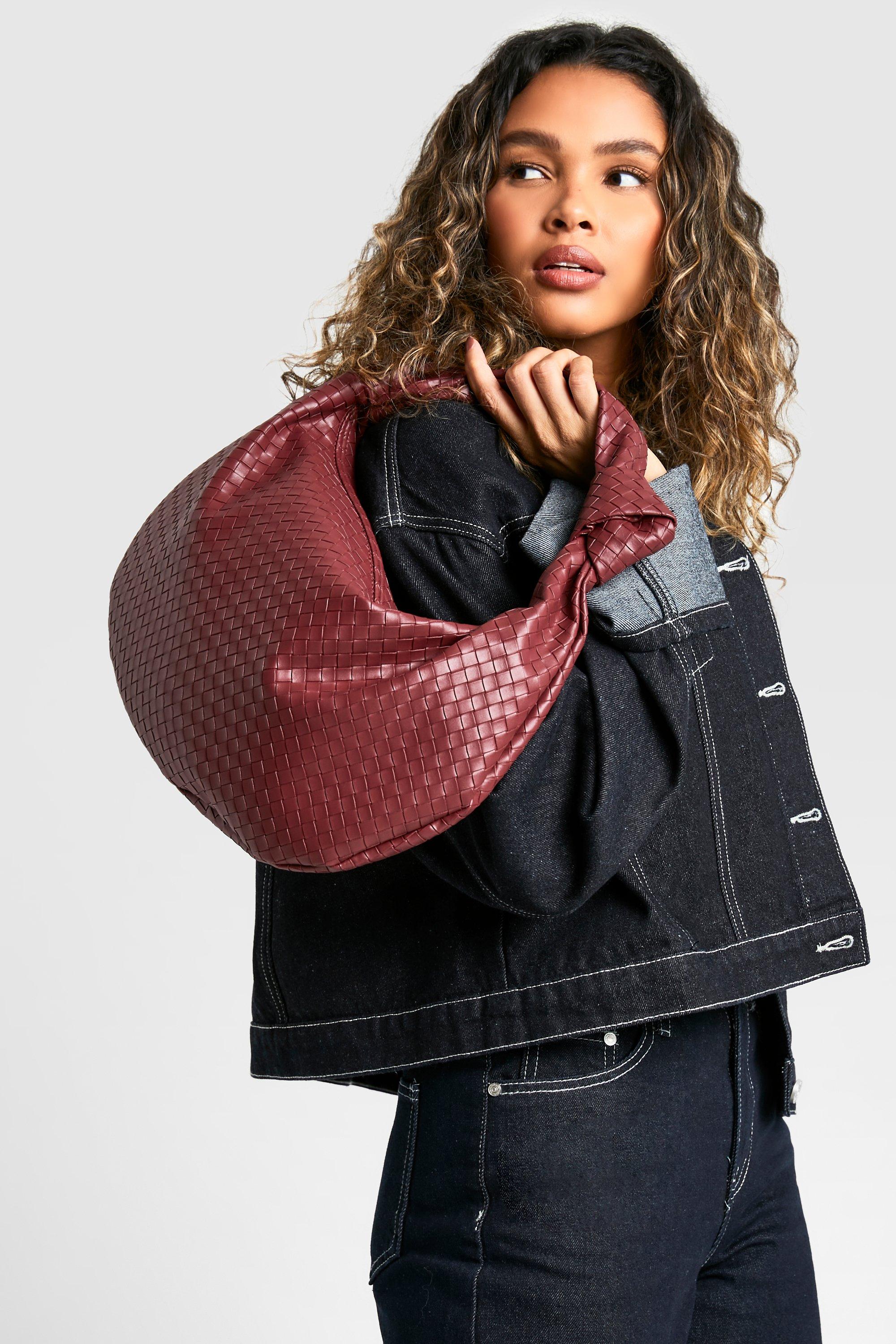 Image of Borsa a spalla oversize con tracolla in tessuto annodato, Rosso