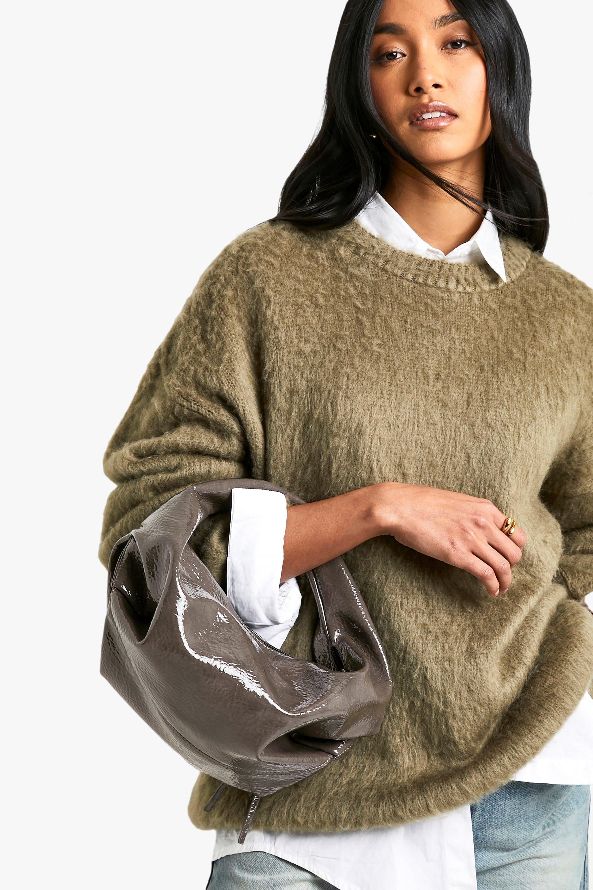Image of Pochette extra comoda in vernice con trama, Grigio