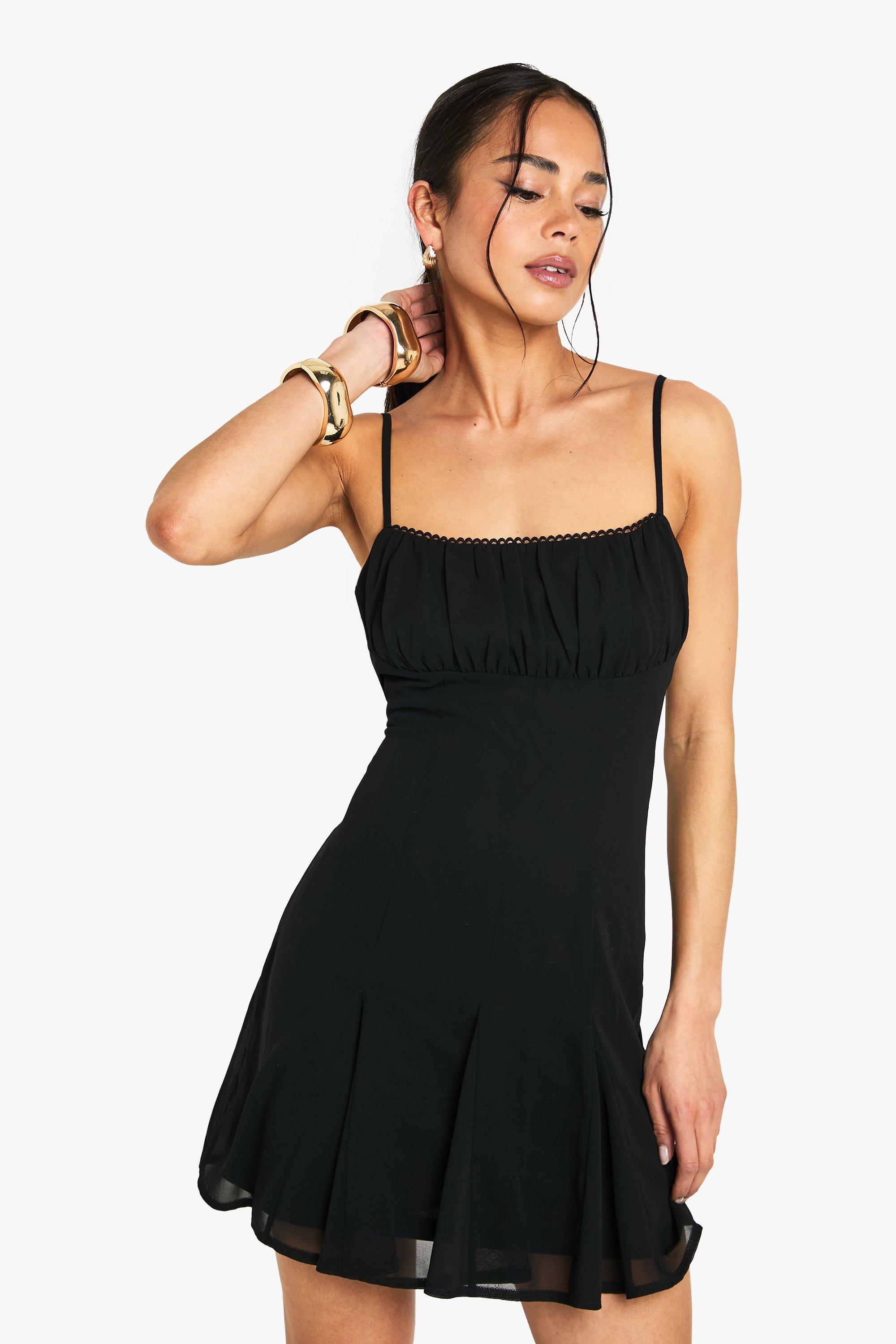 Boohoo Chiffon Melkmeisjes Mini Jurk Met Bandjes En Godet Zoom, Black