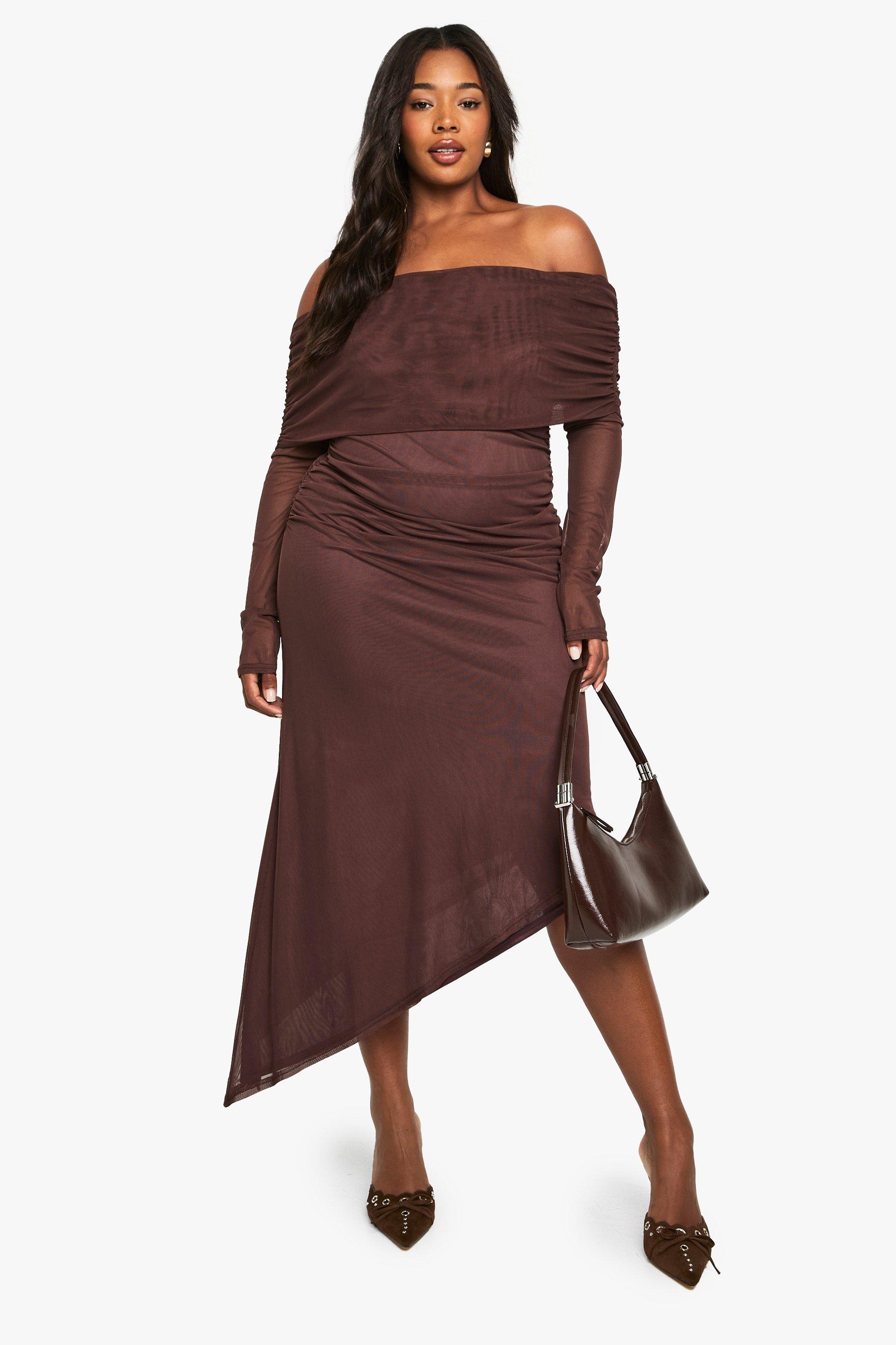 Boohoo Plus Maxi Jurk Met Lange Mouwen En Asymmetrische Zoom, Brown