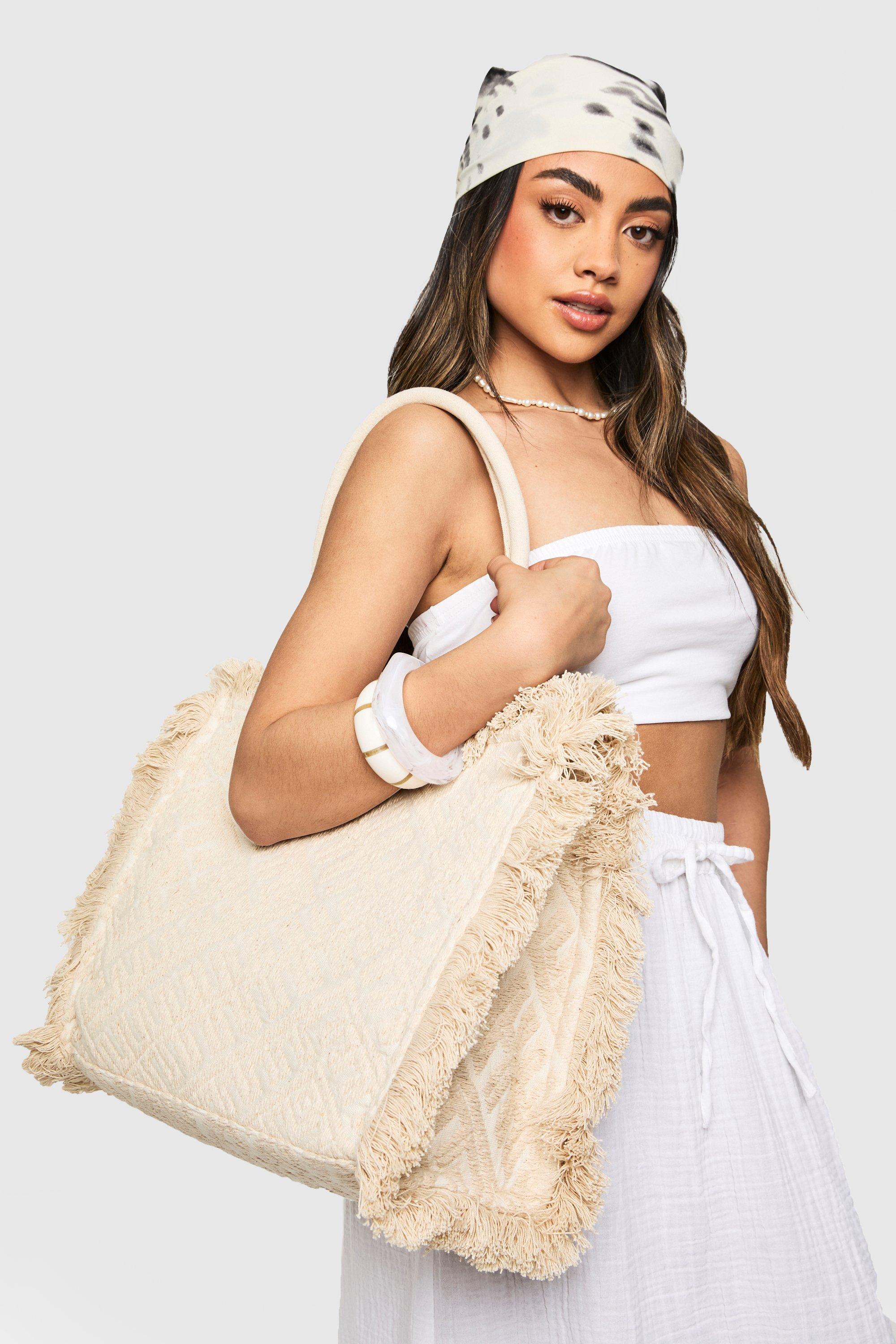 Boohoo Gerafelde Strand Tas, White