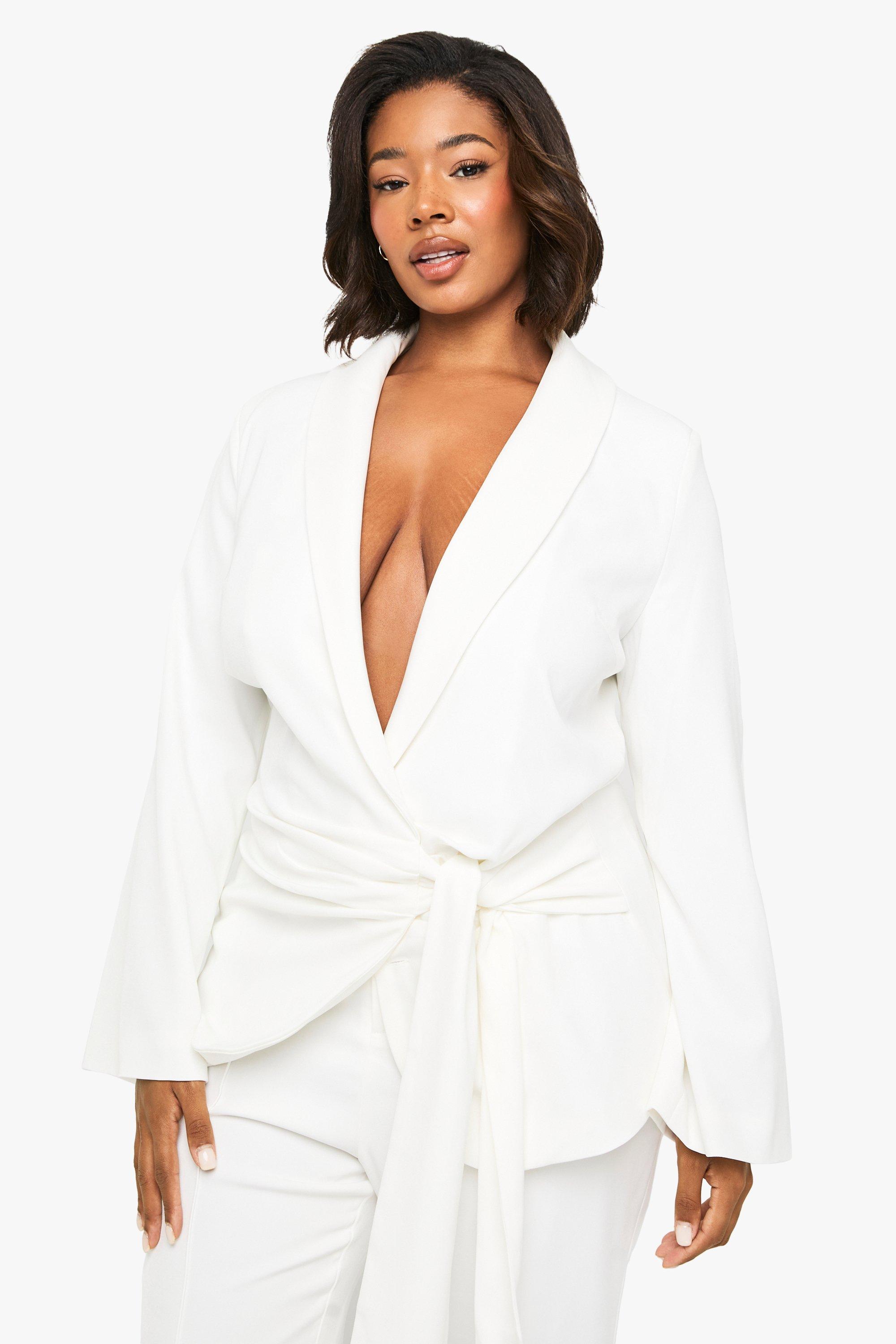 Boohoo Plus Getailleerde Gelegenheids Wikkel Blazer Met Ceintuur, White