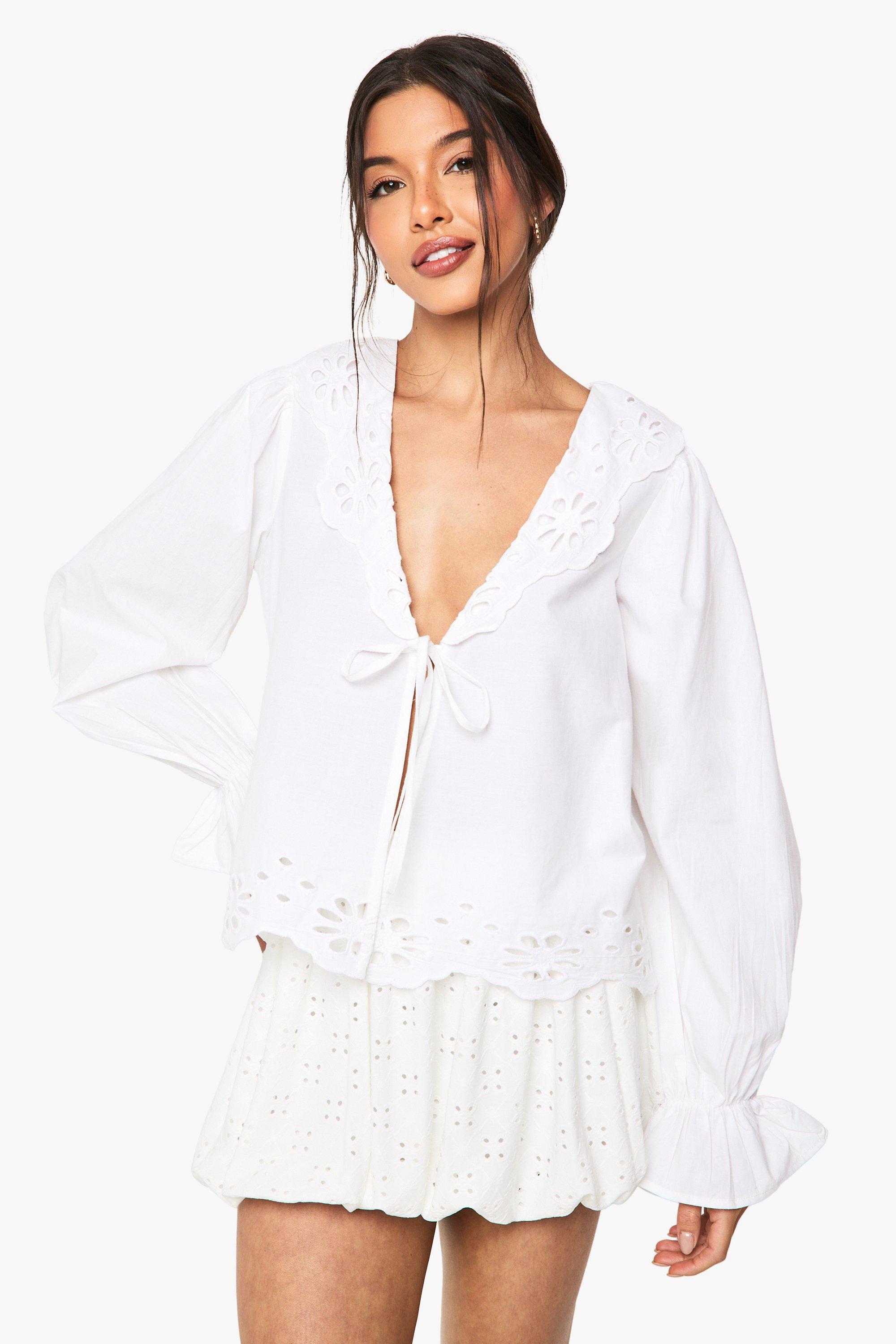 Image of Blusa in pizzo sangallo con intaglio e laccetti frontali, Bianco