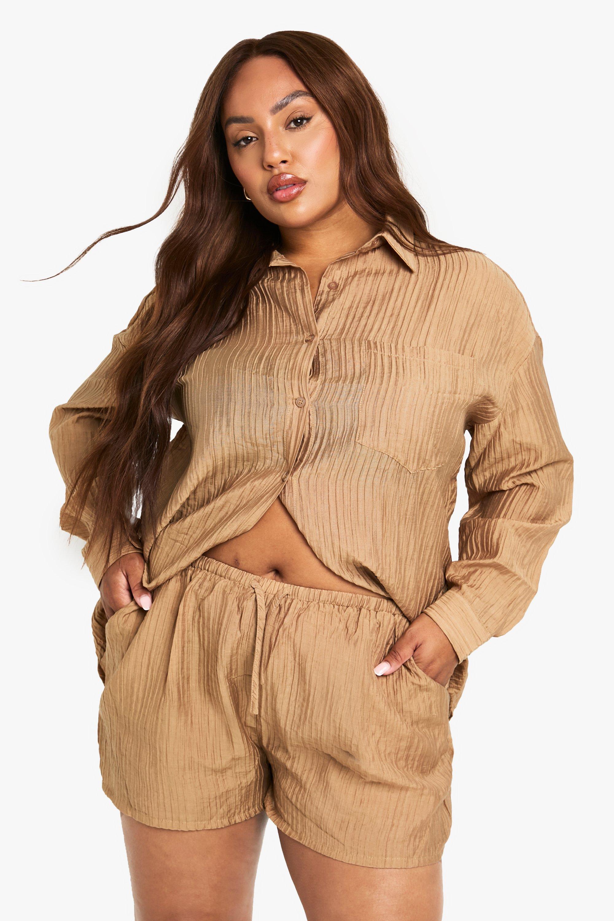 Image of Pantaloncini Plus Size oversize in tessuto effetto goffrato, Beige