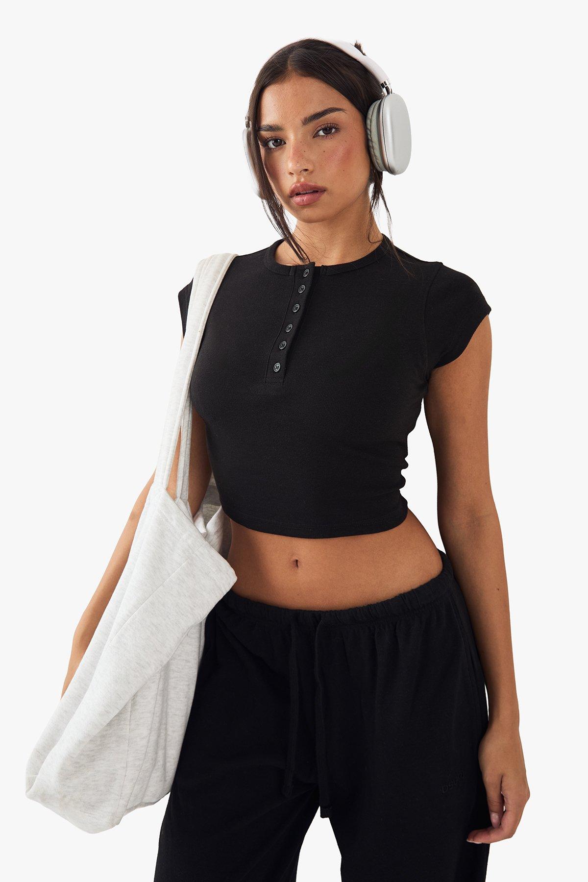 Image of DSGN Studio Button Detail Embroidered Short Sleeve Top, Nero