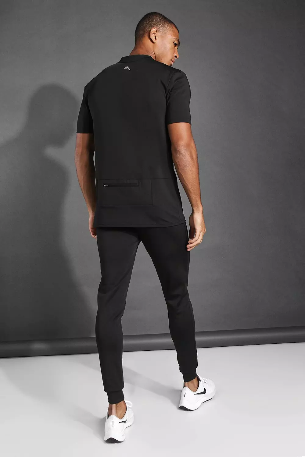 Regular Fit Pocket-detail T-shirt - Black - Men