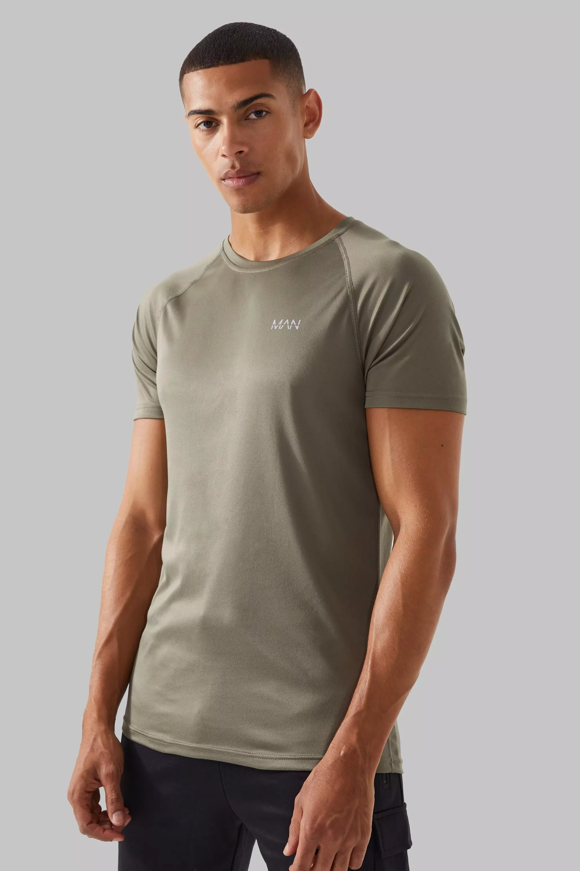 boohoo MAN Active Raglan Gym Reflective T-Shirt