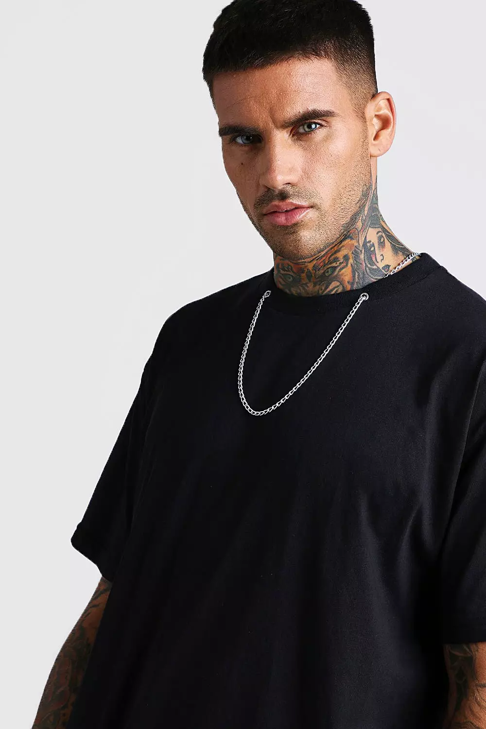 Loose Fit T Shirt With Chain Necklace