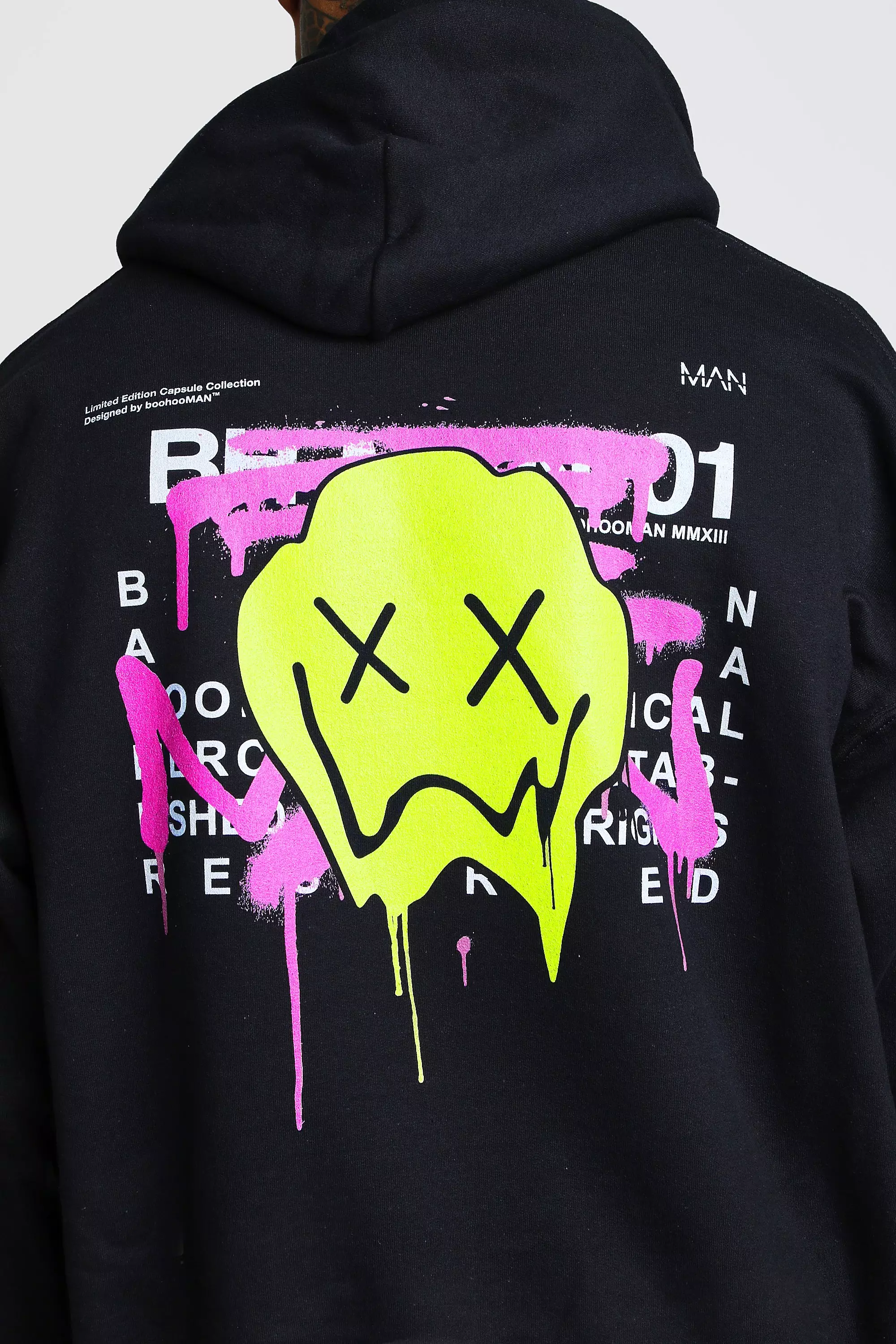 Oversized Hoodie mit Drip Face Graffiti Print boohooMAN DE