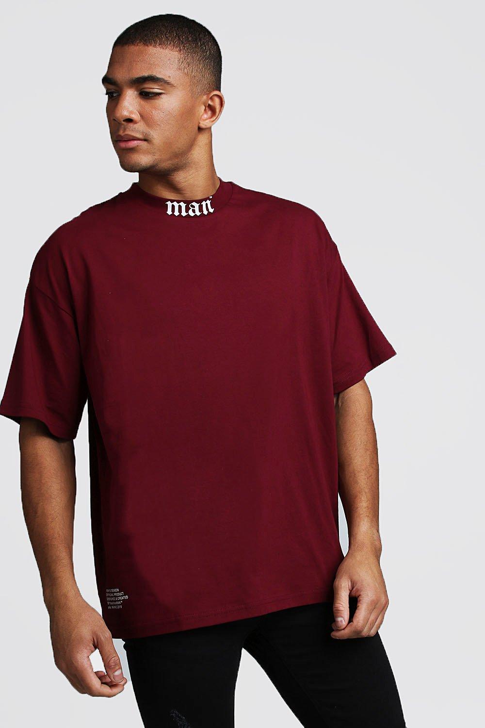 maroon t shirt outfit men