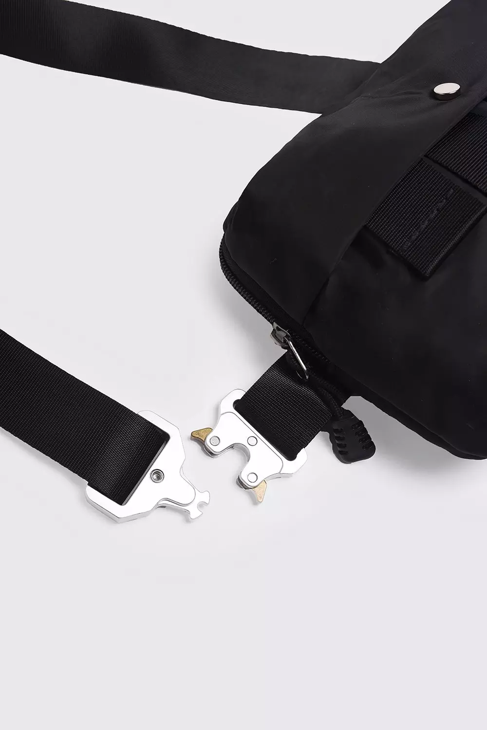 Fanny pack outlet buckle