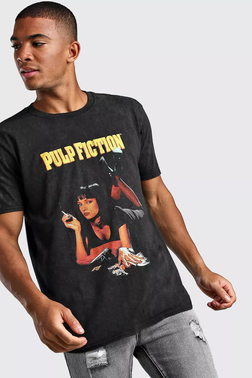 T Shirt Mit Acid Waschung Und Lizenziertem Pulp Fiction Mia Print Boohooman