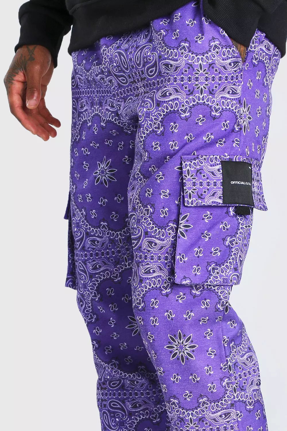 Purple Bandana with Blue Pants Outfits For Men (4 ideas & outfits)