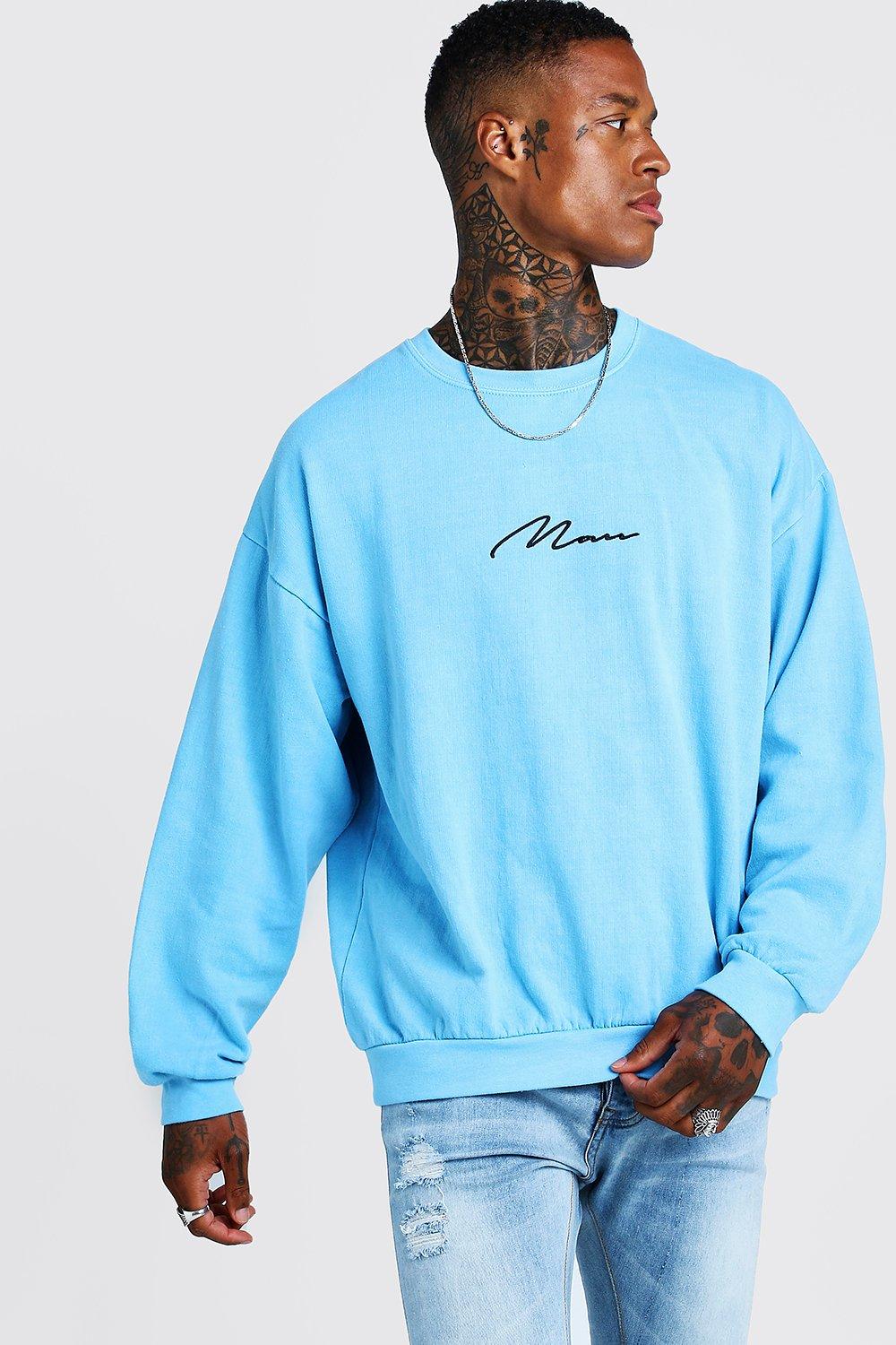 blue sweat shirt