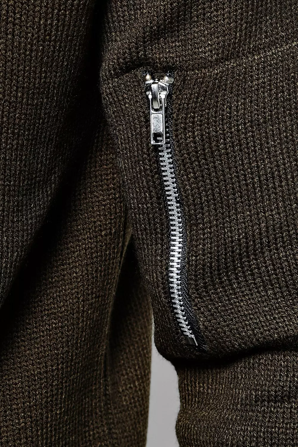 Jumper with zip clearance pockets