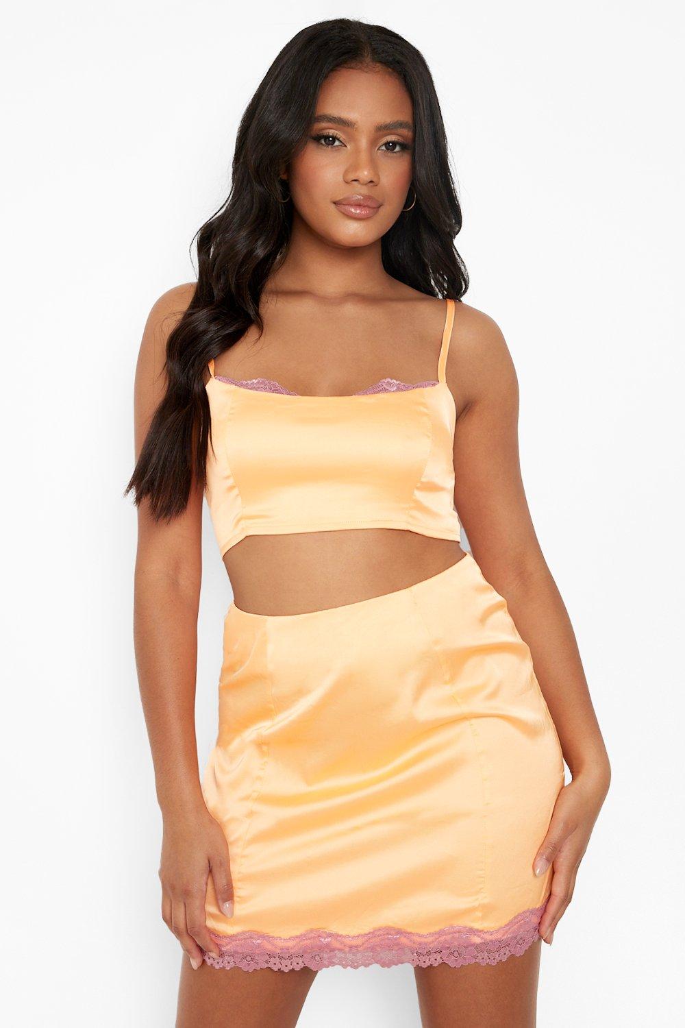 Boohoo Petite Satijnen Mini Rokje Met Kanten Zoom, Orange